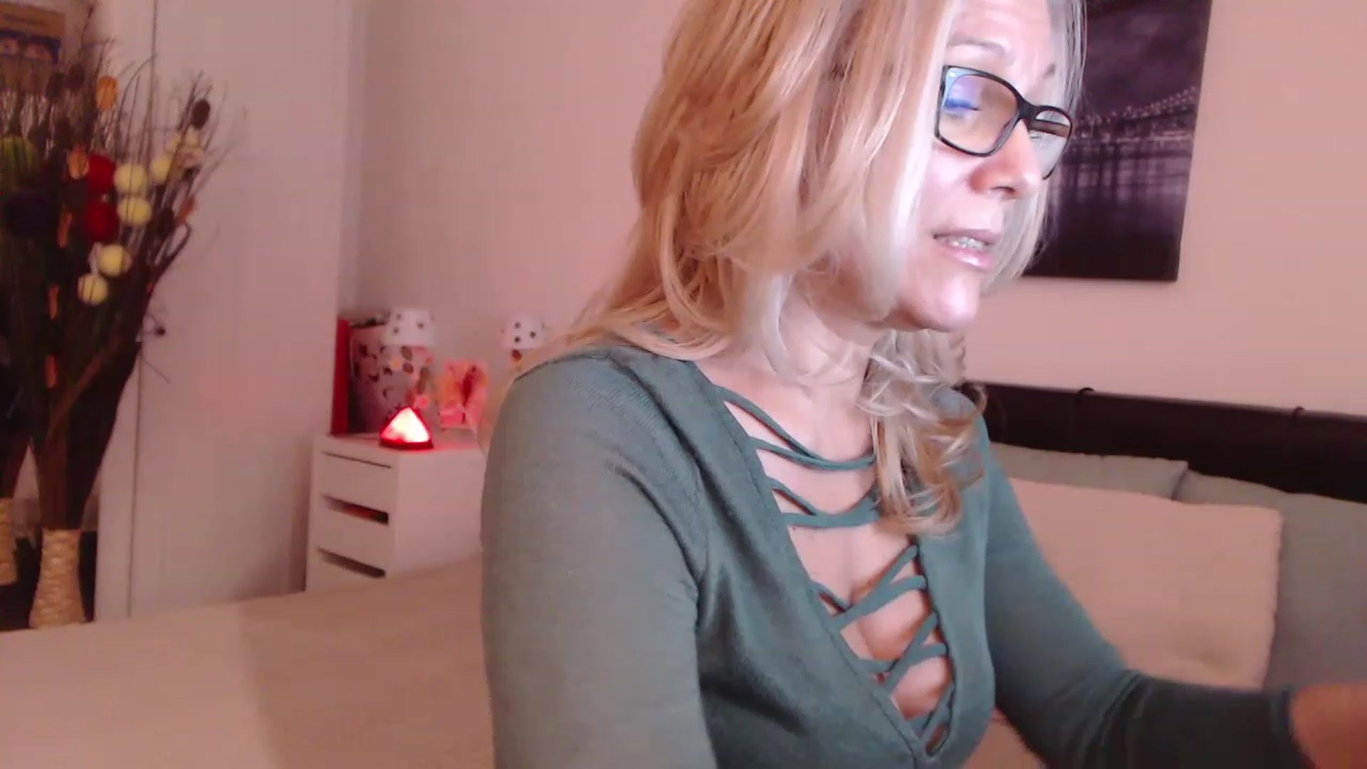 Gallery image thumbnail from Reeya71's myfreecams stream on, 12/09/2022, 08:28 image 14 of 20