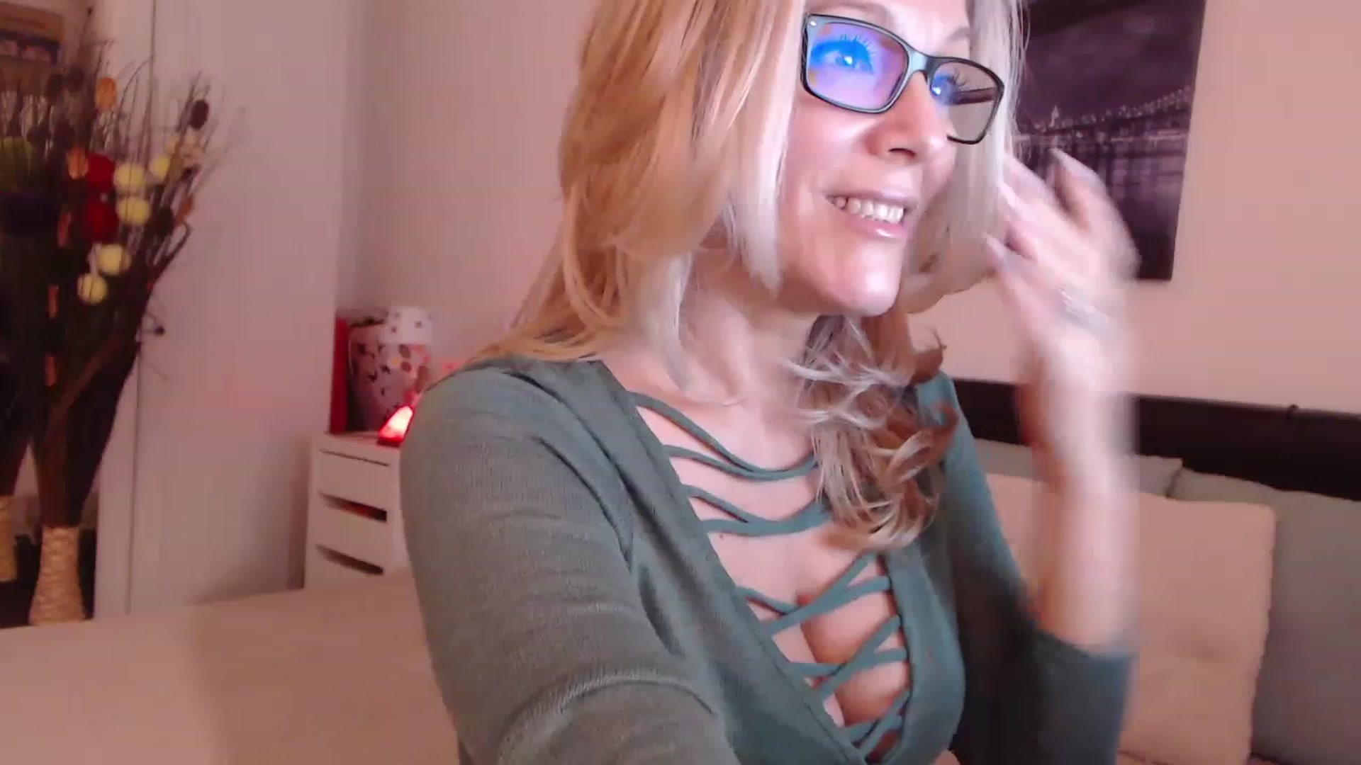 Gallery image thumbnail from Reeya71's myfreecams stream on, 12/09/2022, 08:28 image 5 of 20