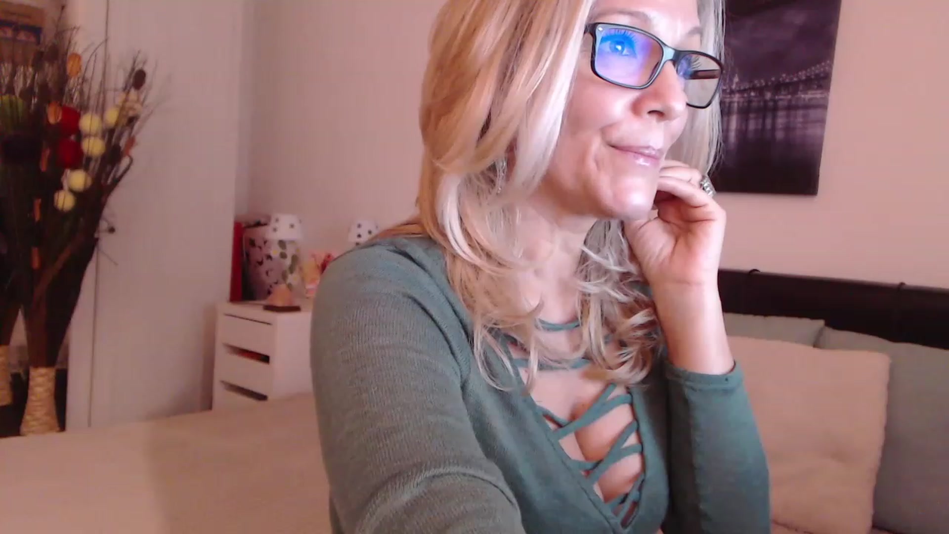 Gallery image thumbnail from Reeya71's myfreecams stream on, 12/09/2022, 08:28 image 19 of 20