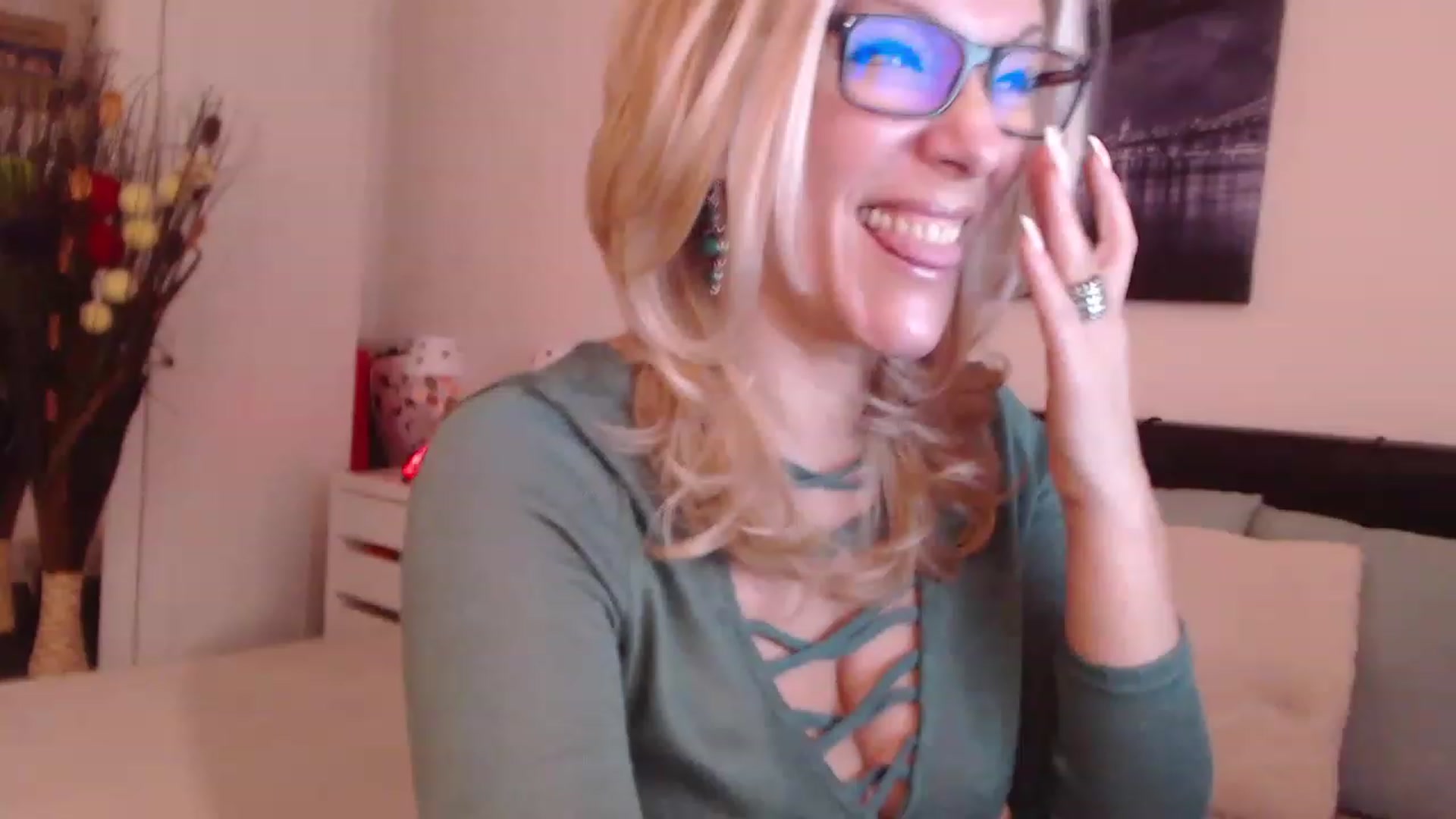 Gallery image thumbnail from Reeya71's myfreecams stream on, 12/09/2022, 09:11 image 10 of 20