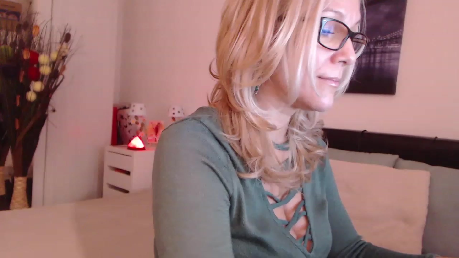 Gallery image thumbnail from Reeya71's myfreecams stream on, 12/09/2022, 09:11 image 19 of 20