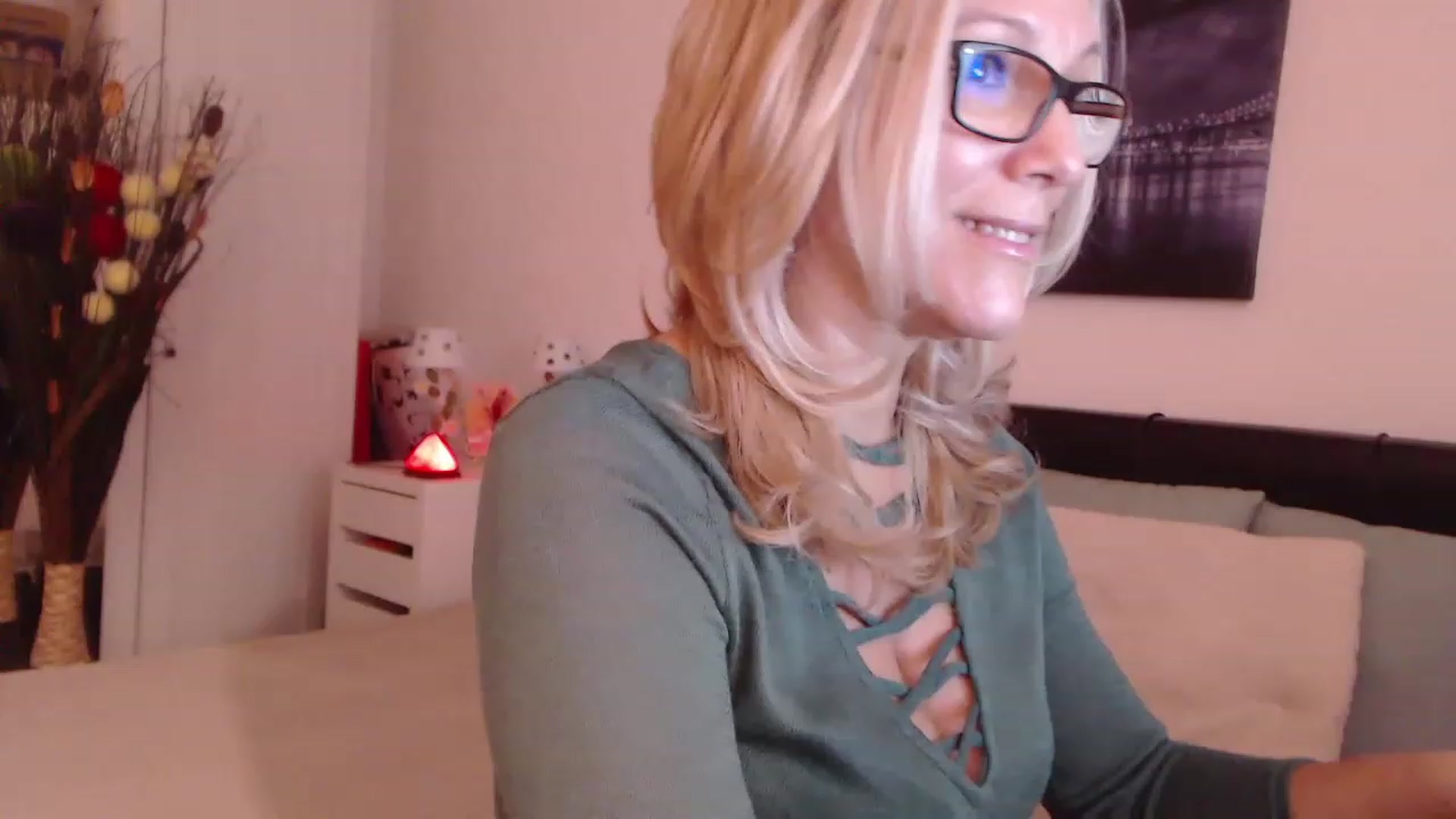 Gallery image thumbnail from Reeya71's myfreecams stream on, 12/09/2022, 09:11 image 5 of 20