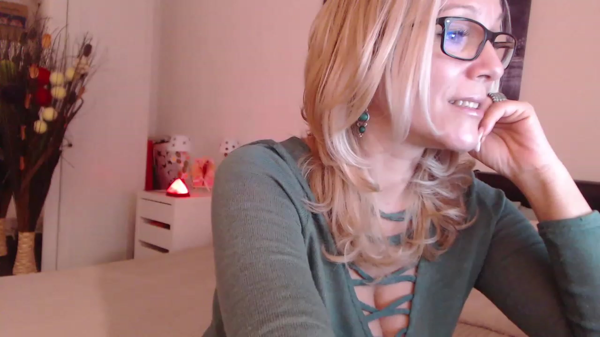 Gallery image thumbnail from Reeya71's myfreecams stream on, 12/09/2022, 09:11 image 13 of 20