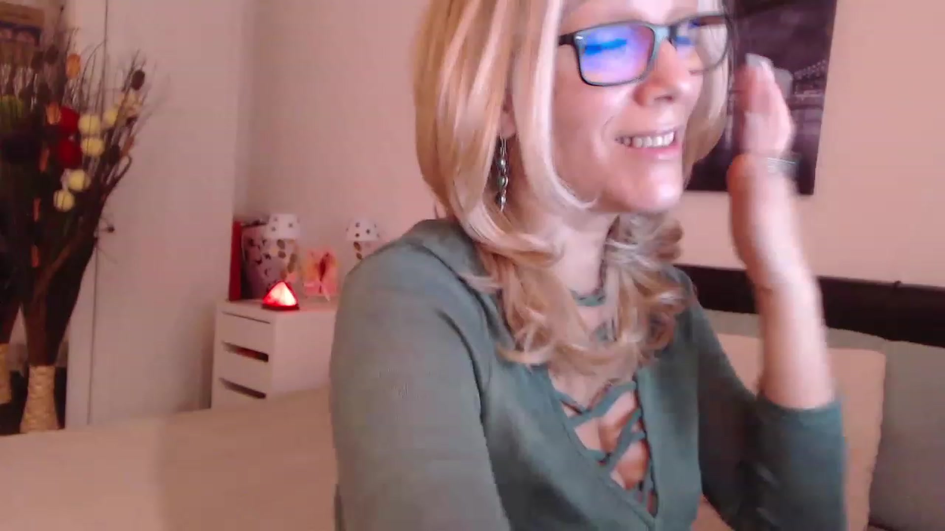 Gallery image thumbnail from Reeya71's myfreecams stream on, 12/09/2022, 09:11 image 8 of 20