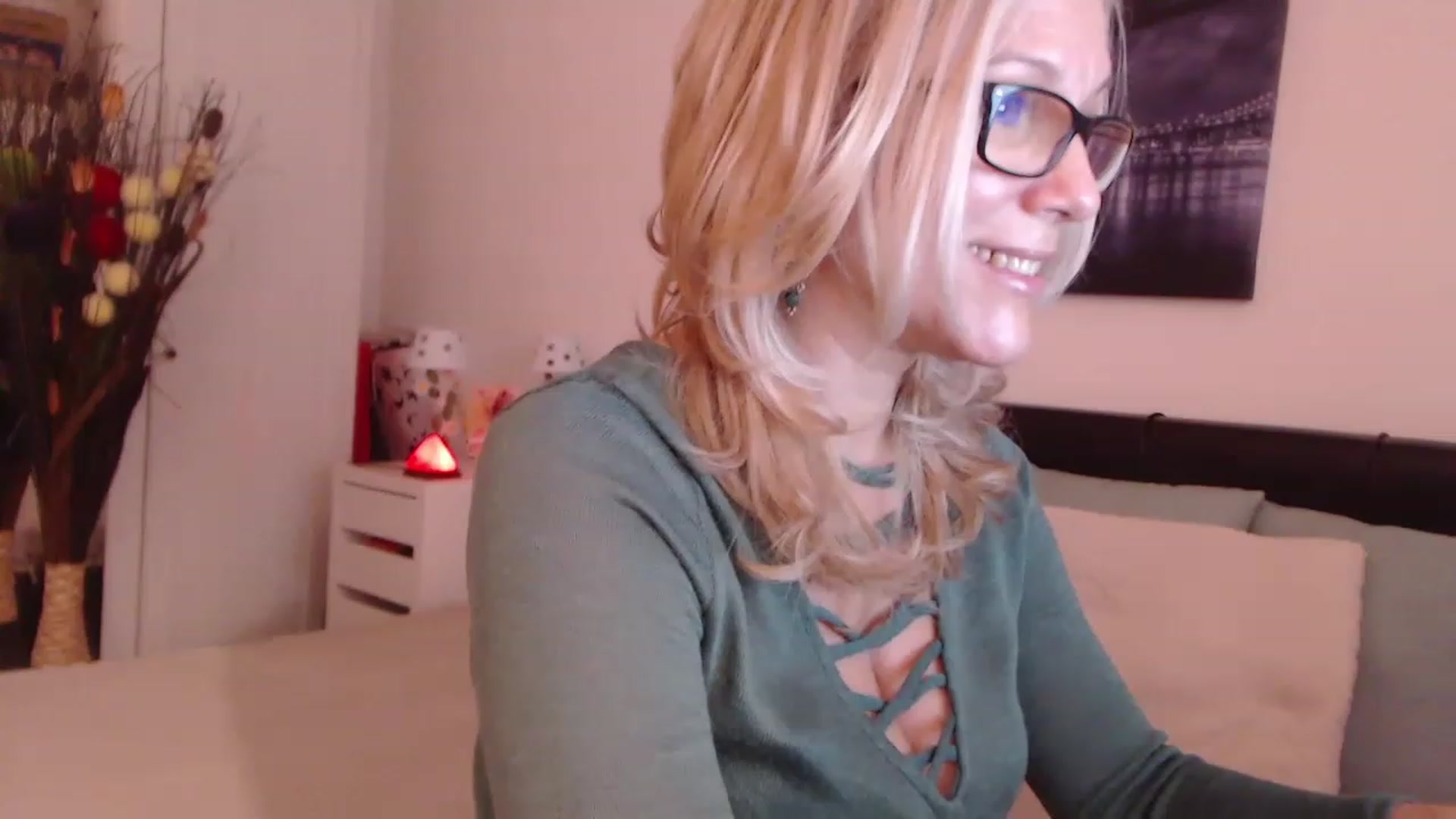 Gallery image thumbnail from Reeya71's myfreecams stream on, 12/09/2022, 09:11 image 17 of 20