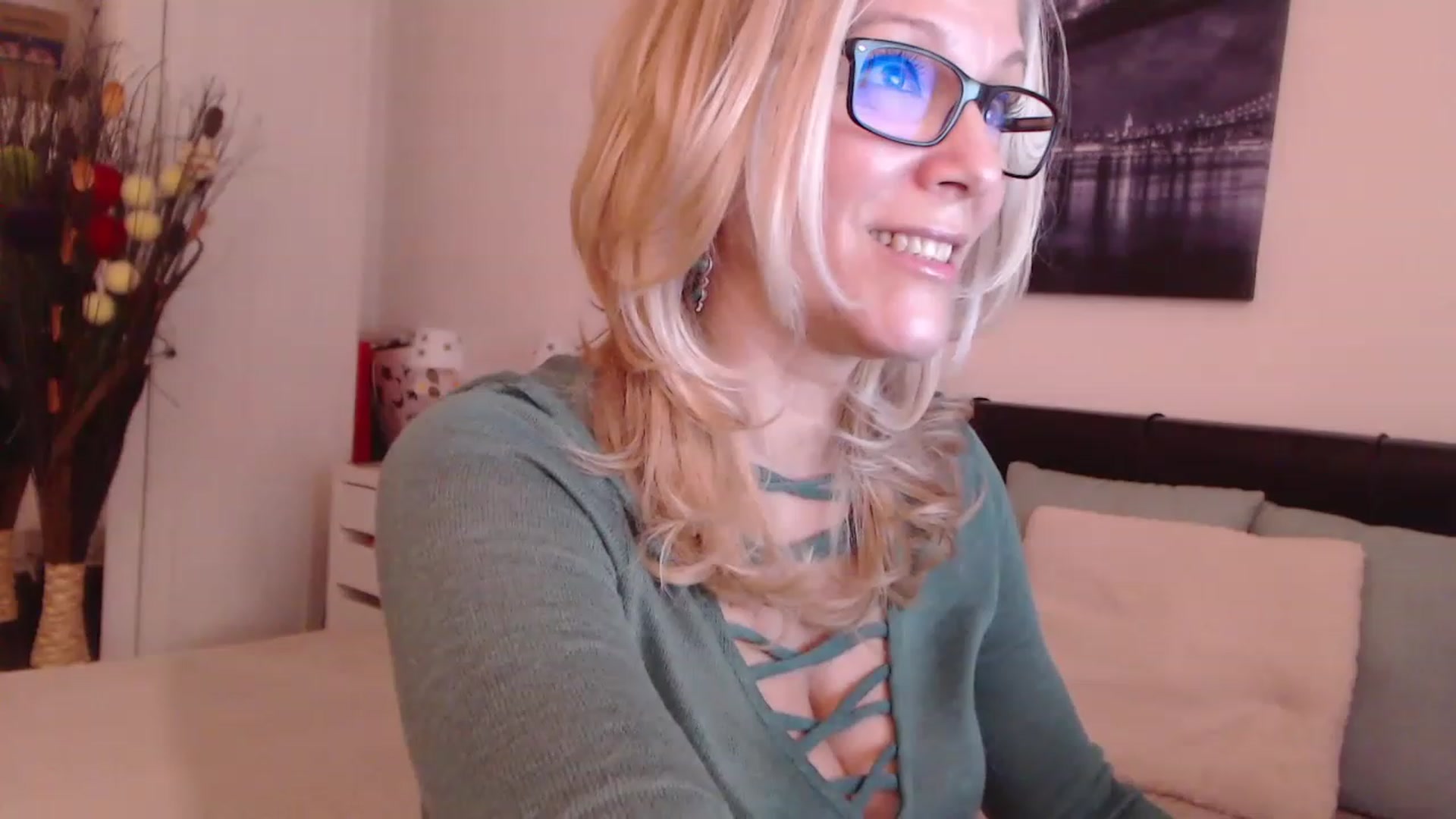Gallery image thumbnail from Reeya71's myfreecams stream on, 12/09/2022, 09:11 image 20 of 20