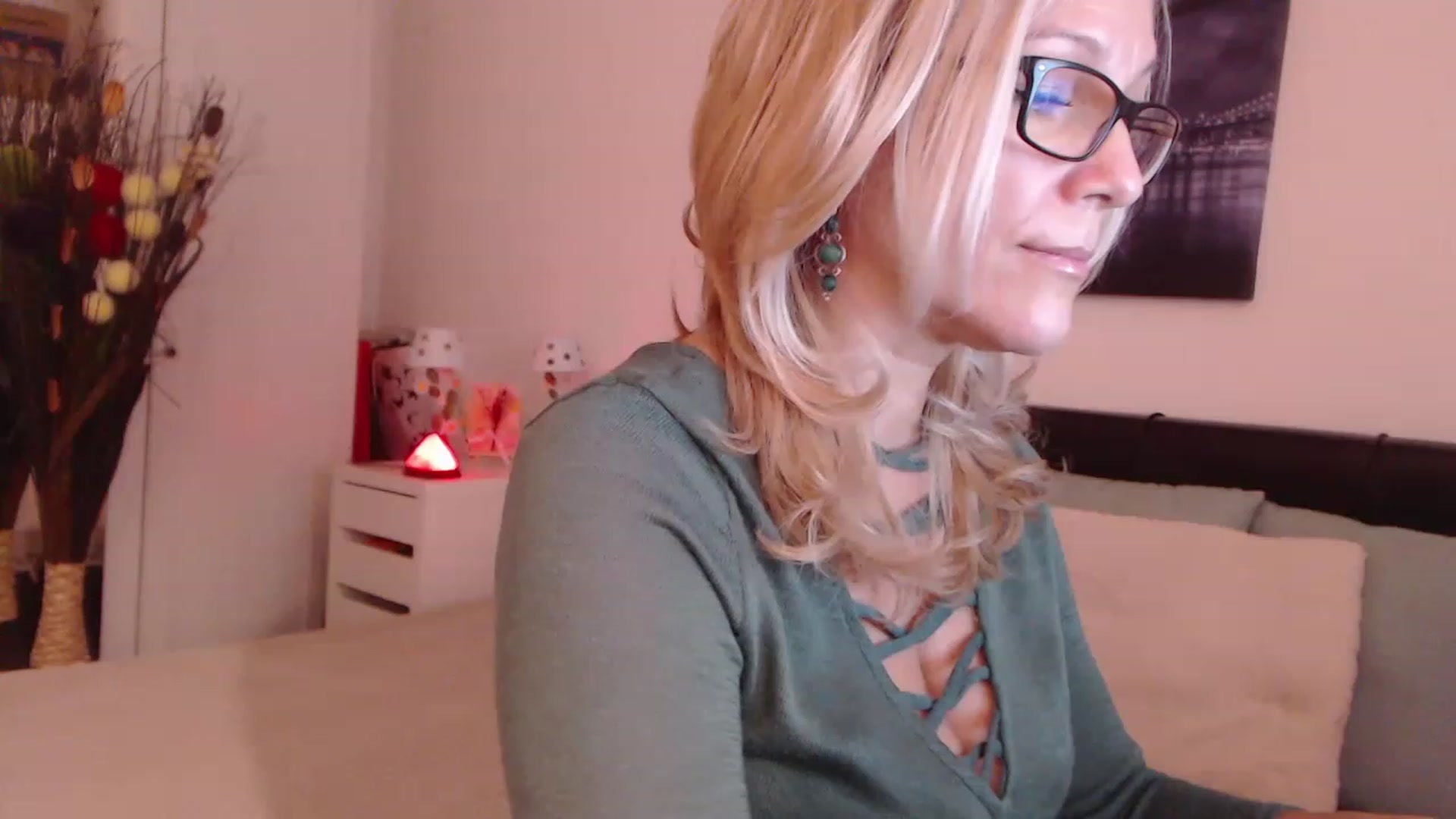 Gallery image thumbnail from Reeya71's myfreecams stream on, 12/09/2022, 09:11 image 6 of 20