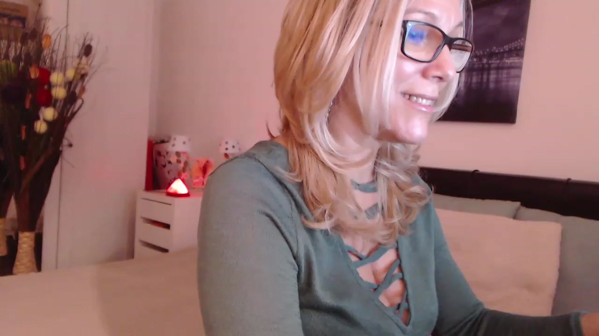 Gallery image thumbnail from Reeya71's myfreecams stream on, 12/09/2022, 09:11 image 3 of 20
