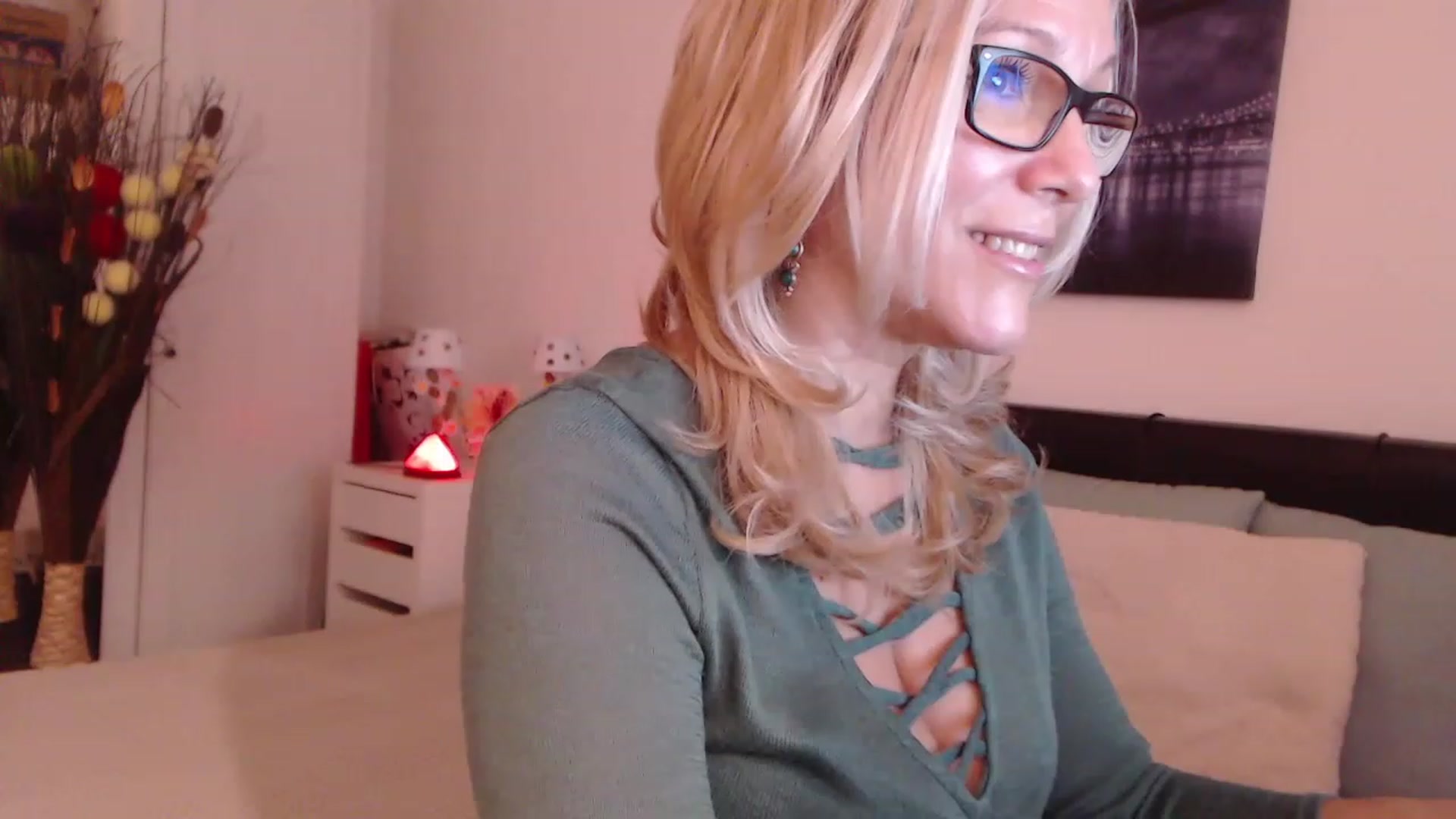 Gallery image thumbnail from Reeya71's myfreecams stream on, 12/09/2022, 09:11 image 9 of 20