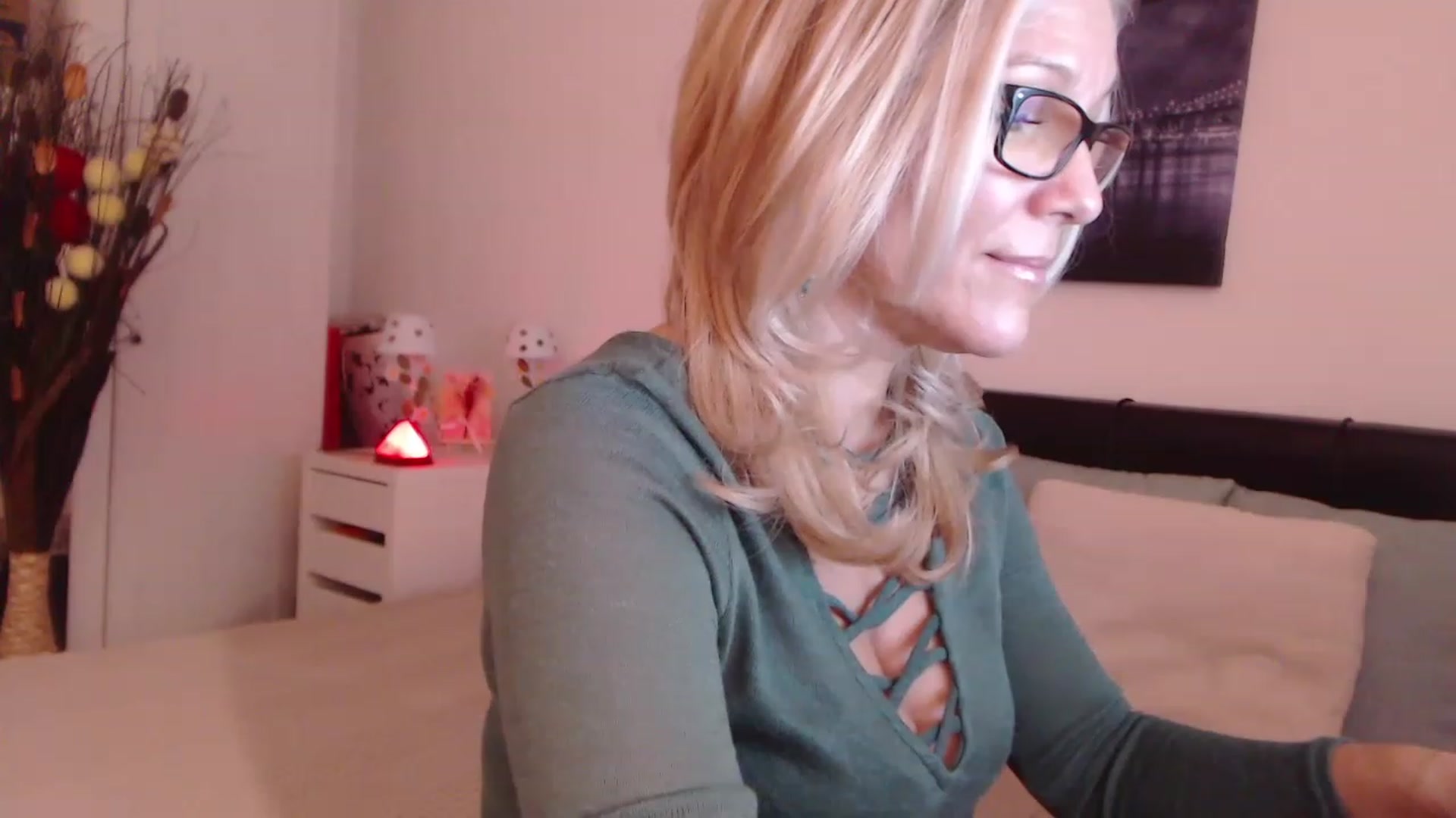 Gallery image thumbnail from Reeya71's myfreecams stream on, 12/09/2022, 10:06 image 14 of 20