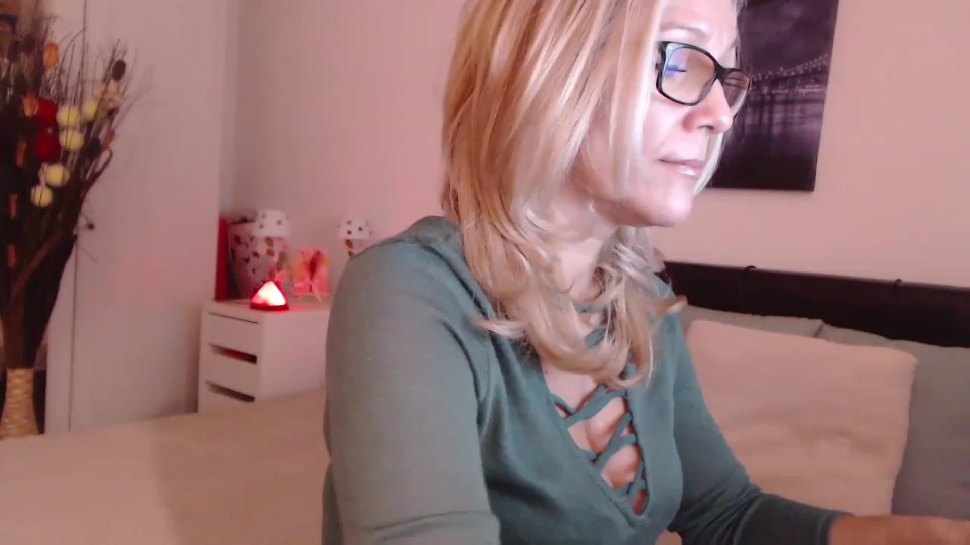 Gallery image thumbnail from Reeya71's myfreecams stream on, 12/09/2022, 10:06 image 17 of 20
