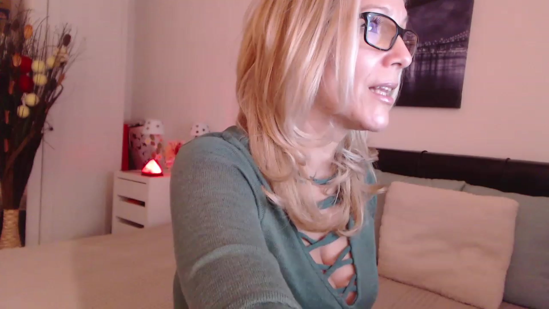 Gallery image thumbnail from Reeya71's myfreecams stream on, 12/09/2022, 10:06 image 19 of 20