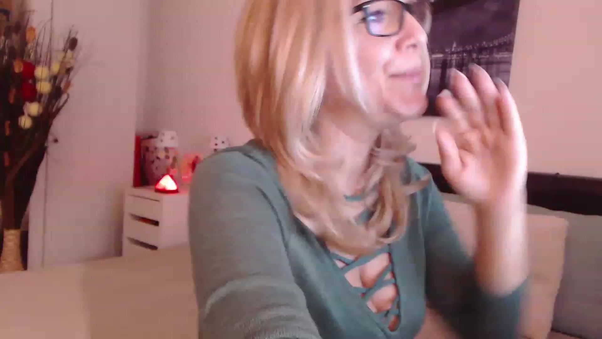 Gallery image thumbnail from Reeya71's myfreecams stream on, 12/09/2022, 10:06 image 1 of 20