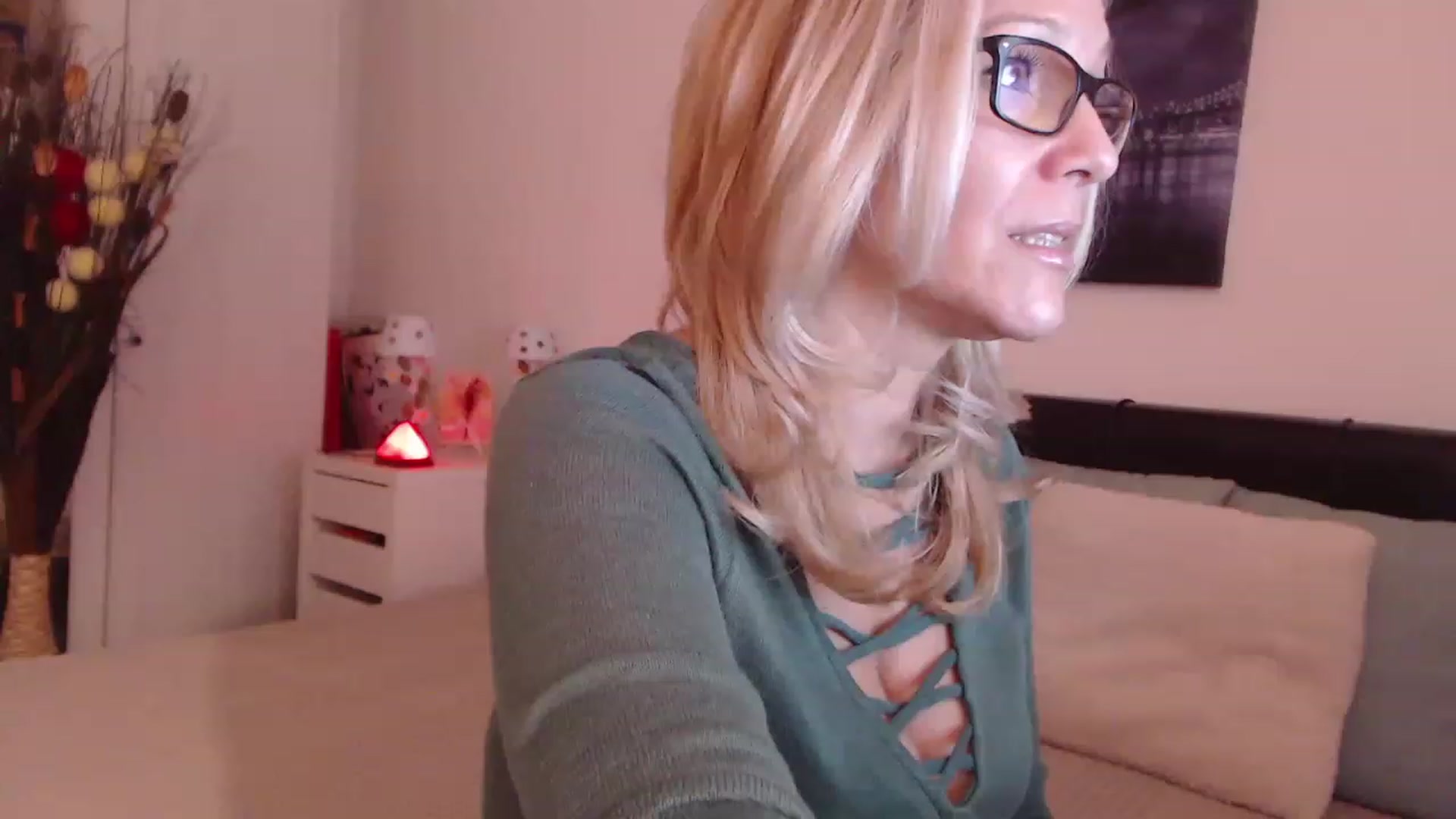 Gallery image thumbnail from Reeya71's myfreecams stream on, 12/09/2022, 10:06 image 6 of 20