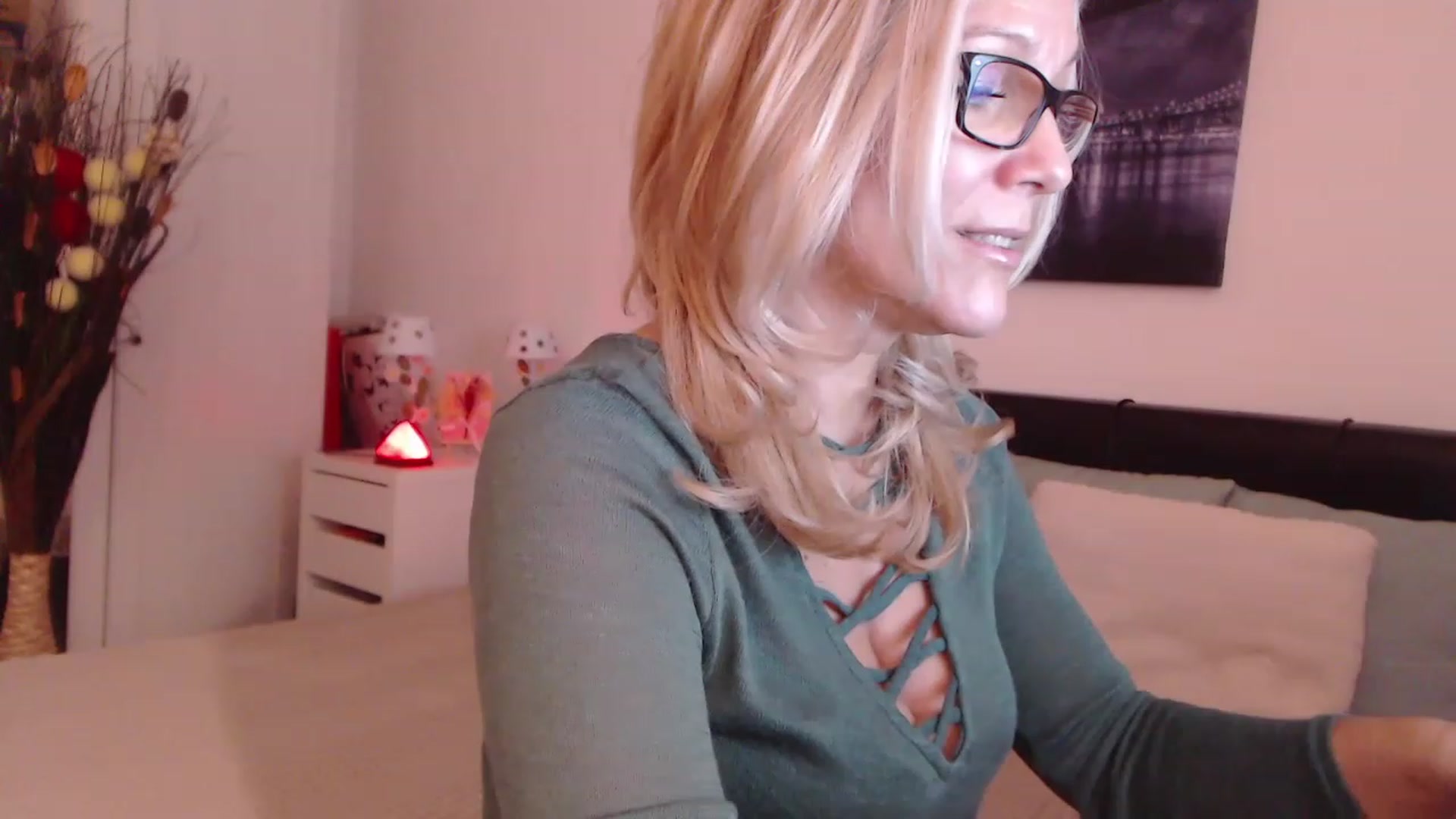 Gallery image thumbnail from Reeya71's myfreecams stream on, 12/09/2022, 10:06 image 11 of 20