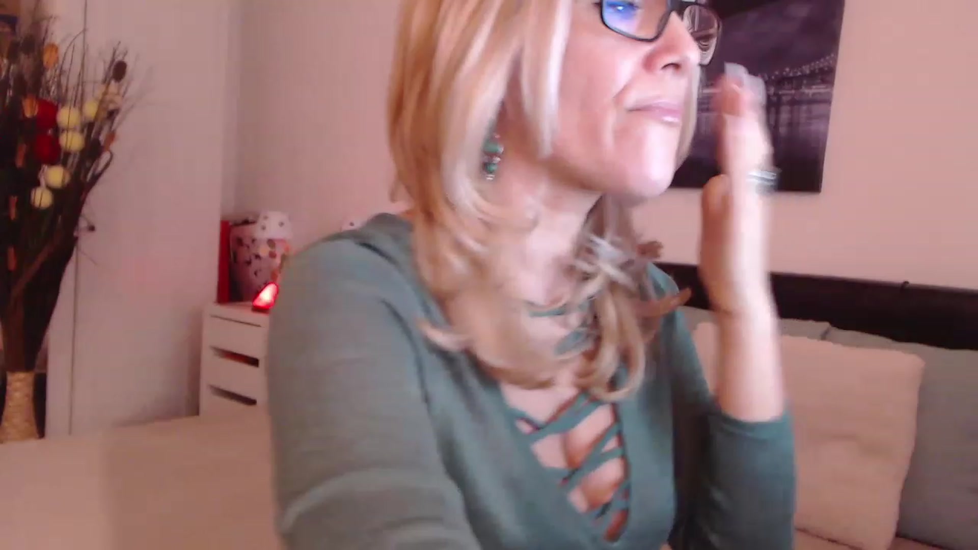 Gallery image thumbnail from Reeya71's myfreecams stream on, 12/09/2022, 10:06 image 7 of 20
