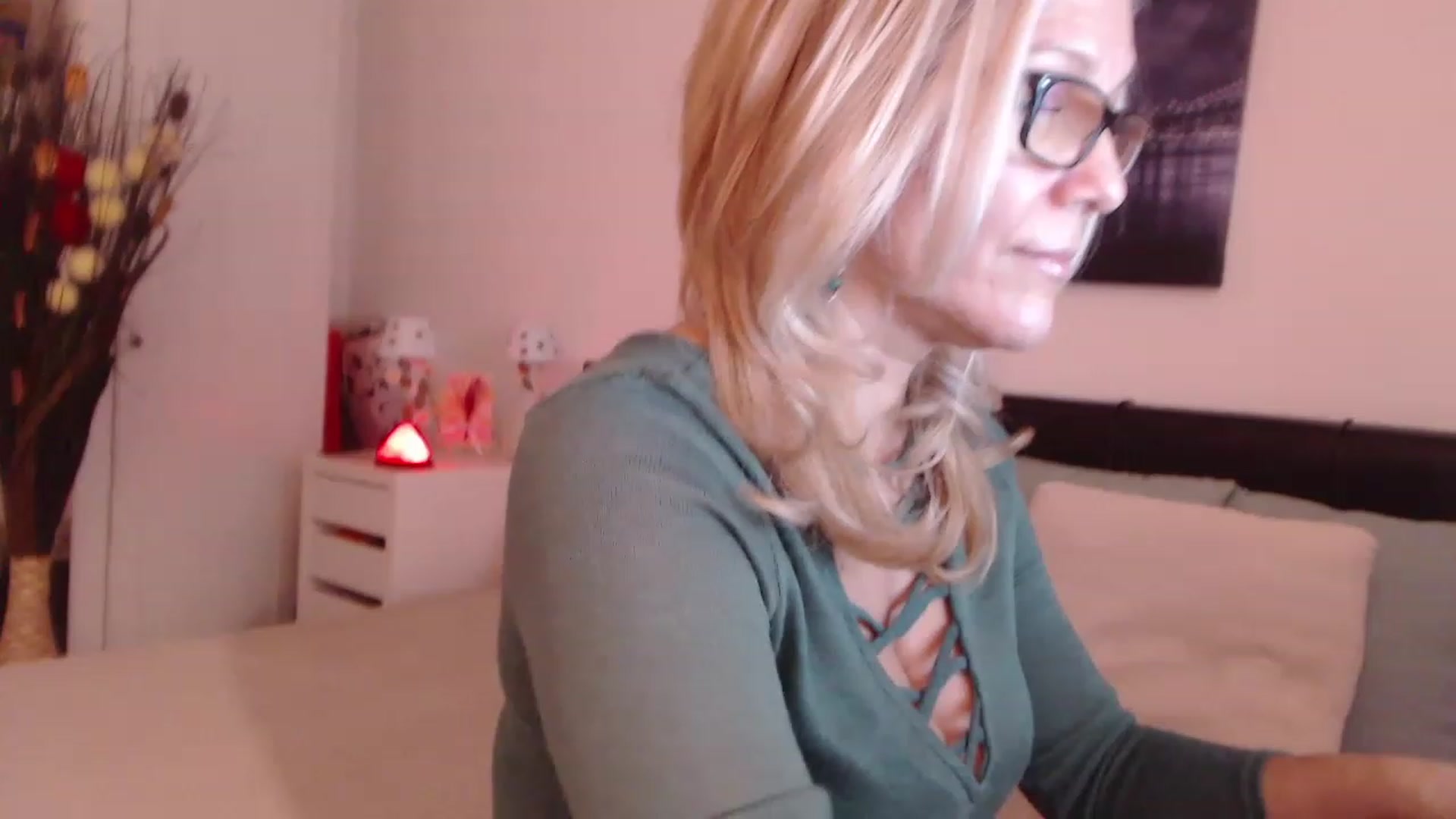 Gallery image thumbnail from Reeya71's myfreecams stream on, 12/09/2022, 10:06 image 3 of 20