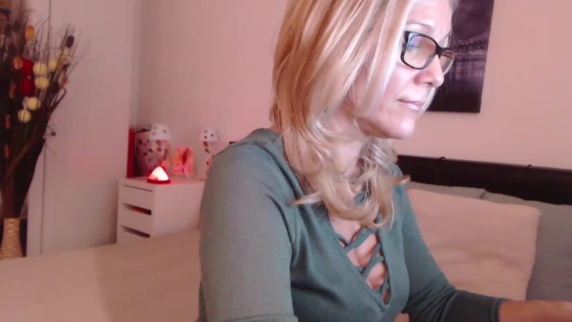 Gallery image thumbnail from Reeya71's myfreecams stream on, 12/09/2022, 10:06 image 16 of 20
