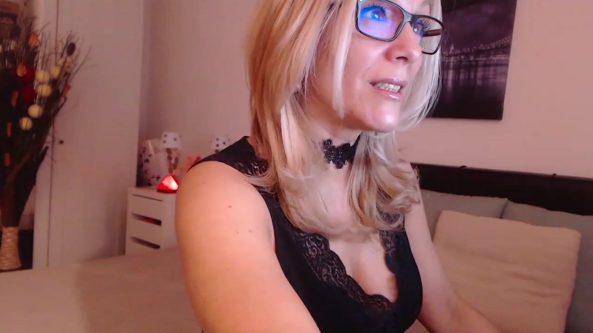Gallery image thumbnail from Reeya71's myfreecams stream on, 12/10/2022, 02:45 image 1 of 20