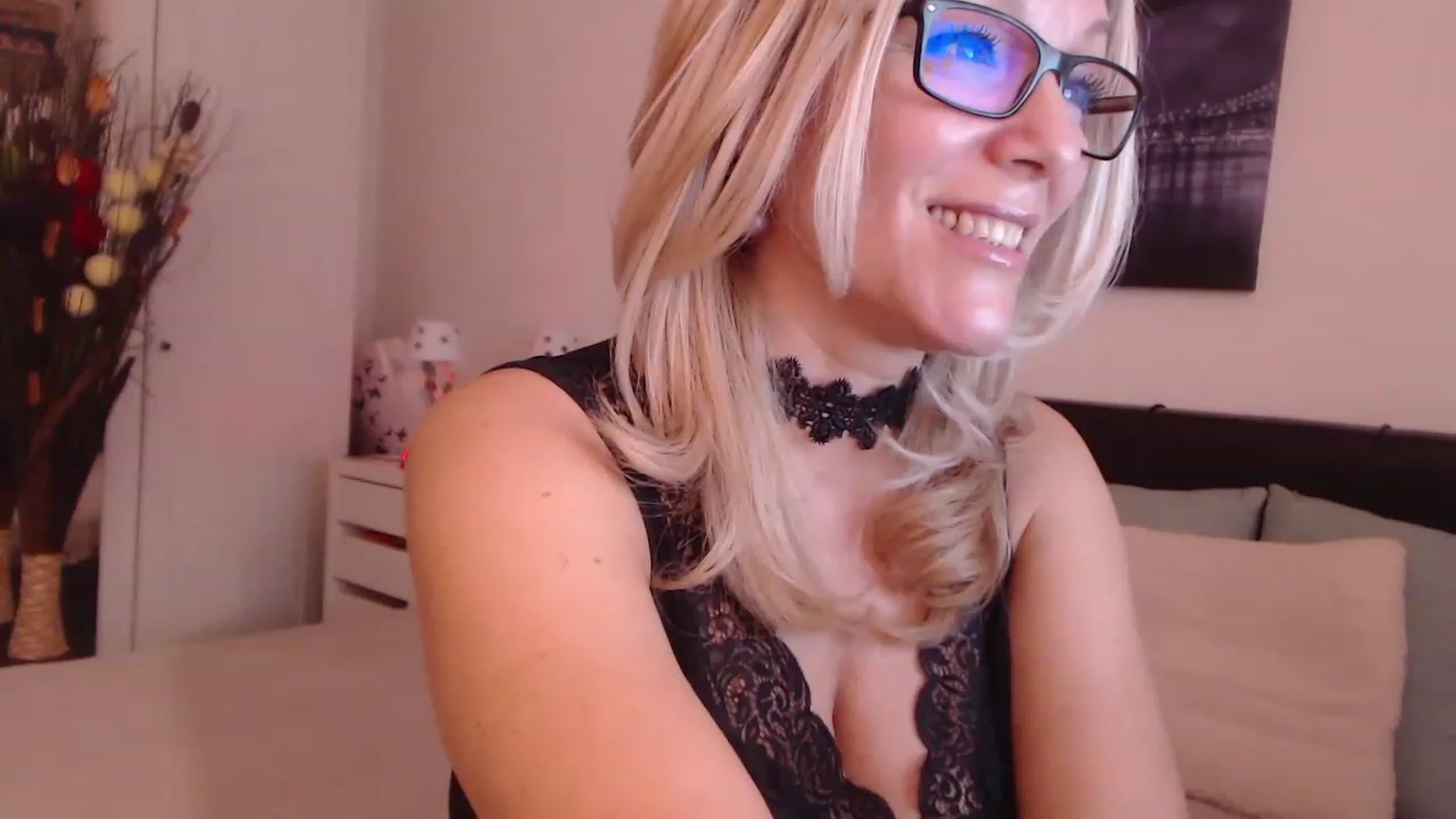 Gallery image thumbnail from Reeya71's myfreecams stream on, 12/10/2022, 09:31 image 1 of 20