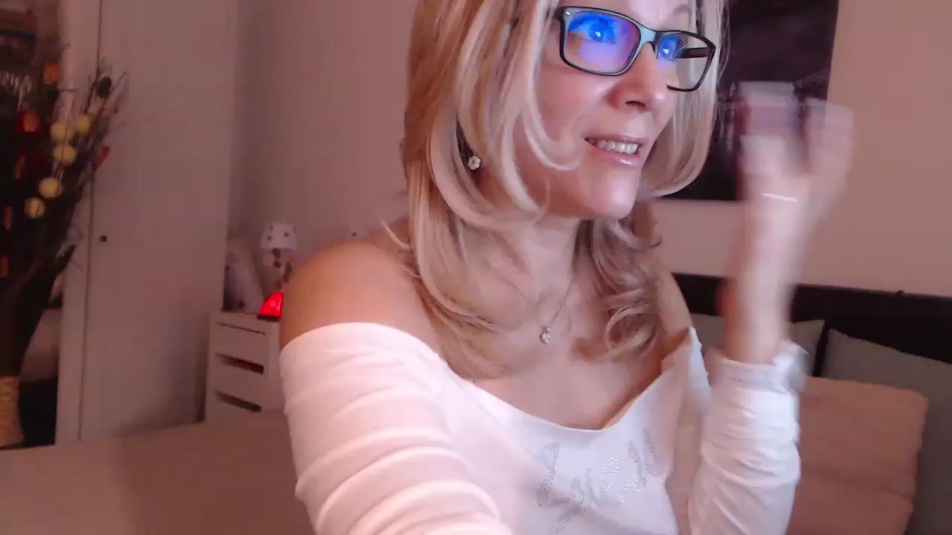 Gallery image thumbnail from Reeya71's myfreecams stream on, 12/12/2022, 03:16 image 13 of 20