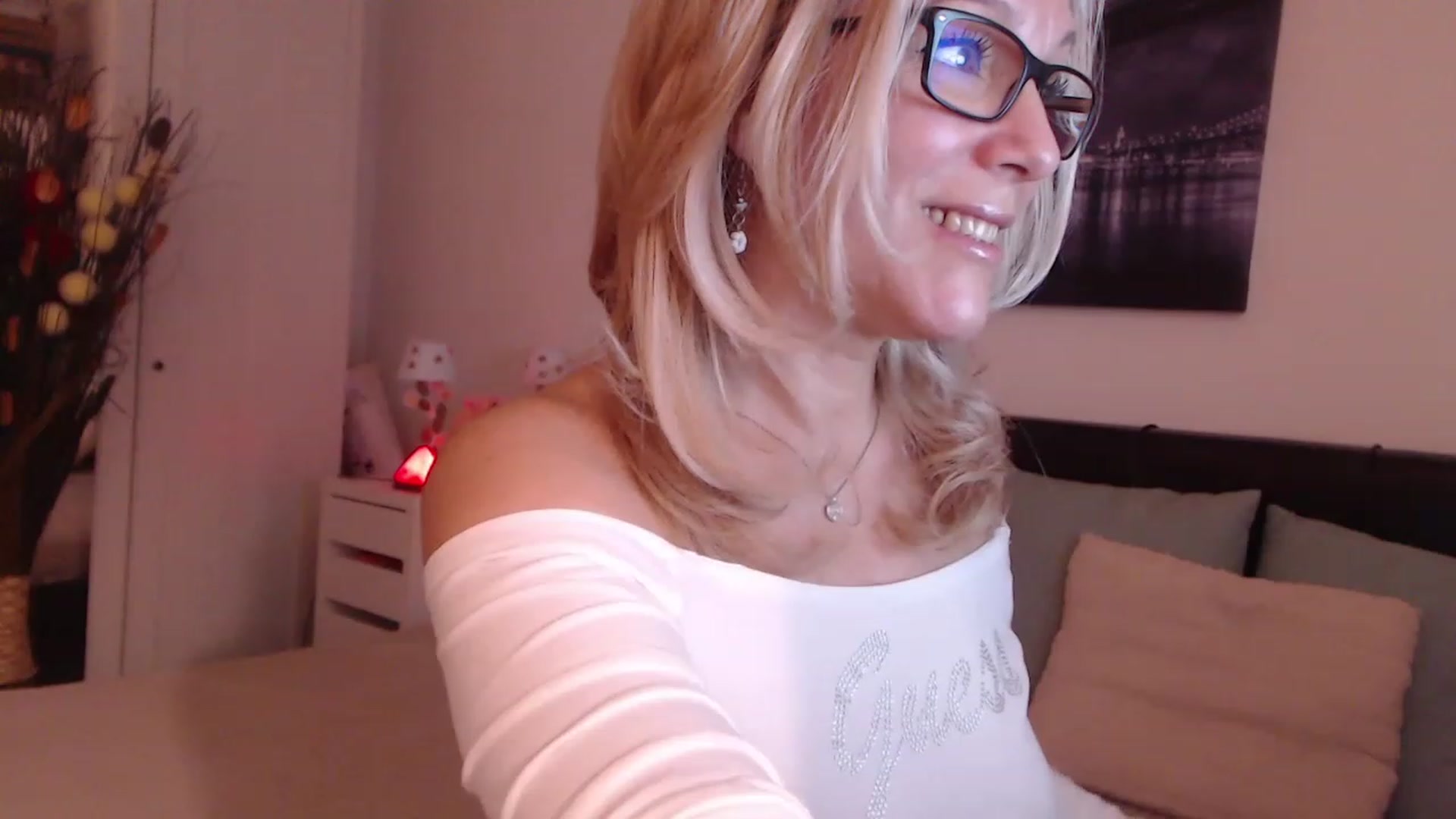 Gallery image thumbnail from Reeya71's myfreecams stream on, 12/12/2022, 03:16 image 11 of 20