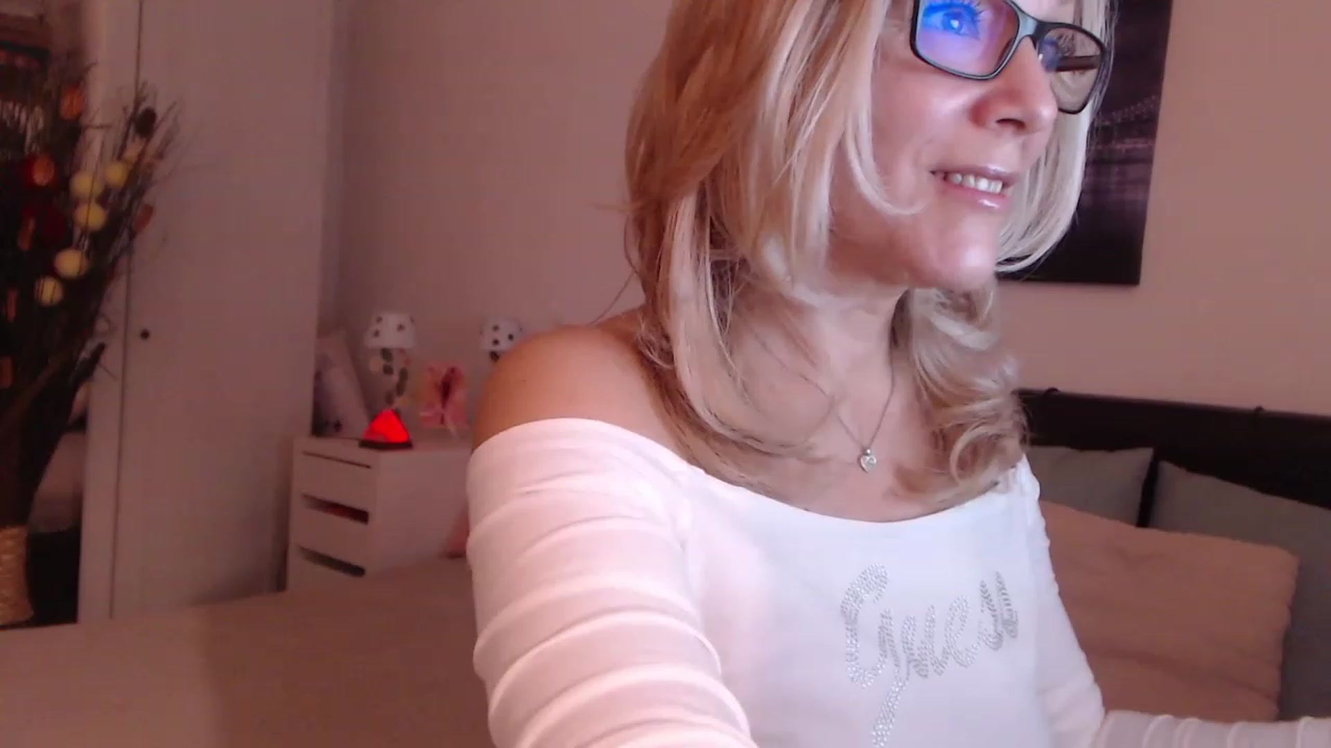Gallery image thumbnail from Reeya71's myfreecams stream on, 12/12/2022, 03:16 image 4 of 20