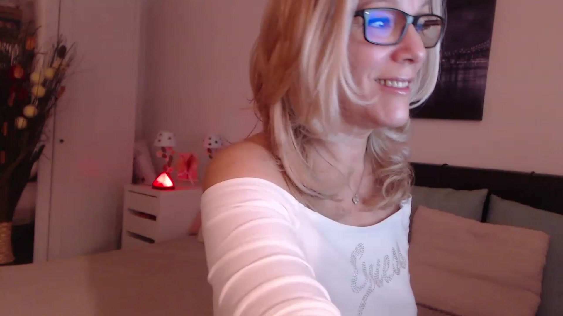 Gallery image thumbnail from Reeya71's myfreecams stream on, 12/12/2022, 03:16 image 3 of 20