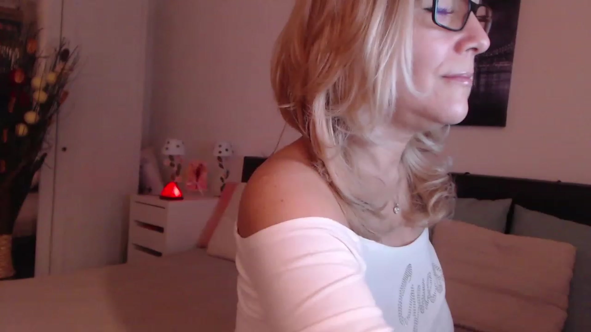 Gallery image thumbnail from Reeya71's myfreecams stream on, 12/12/2022, 03:16 image 2 of 20