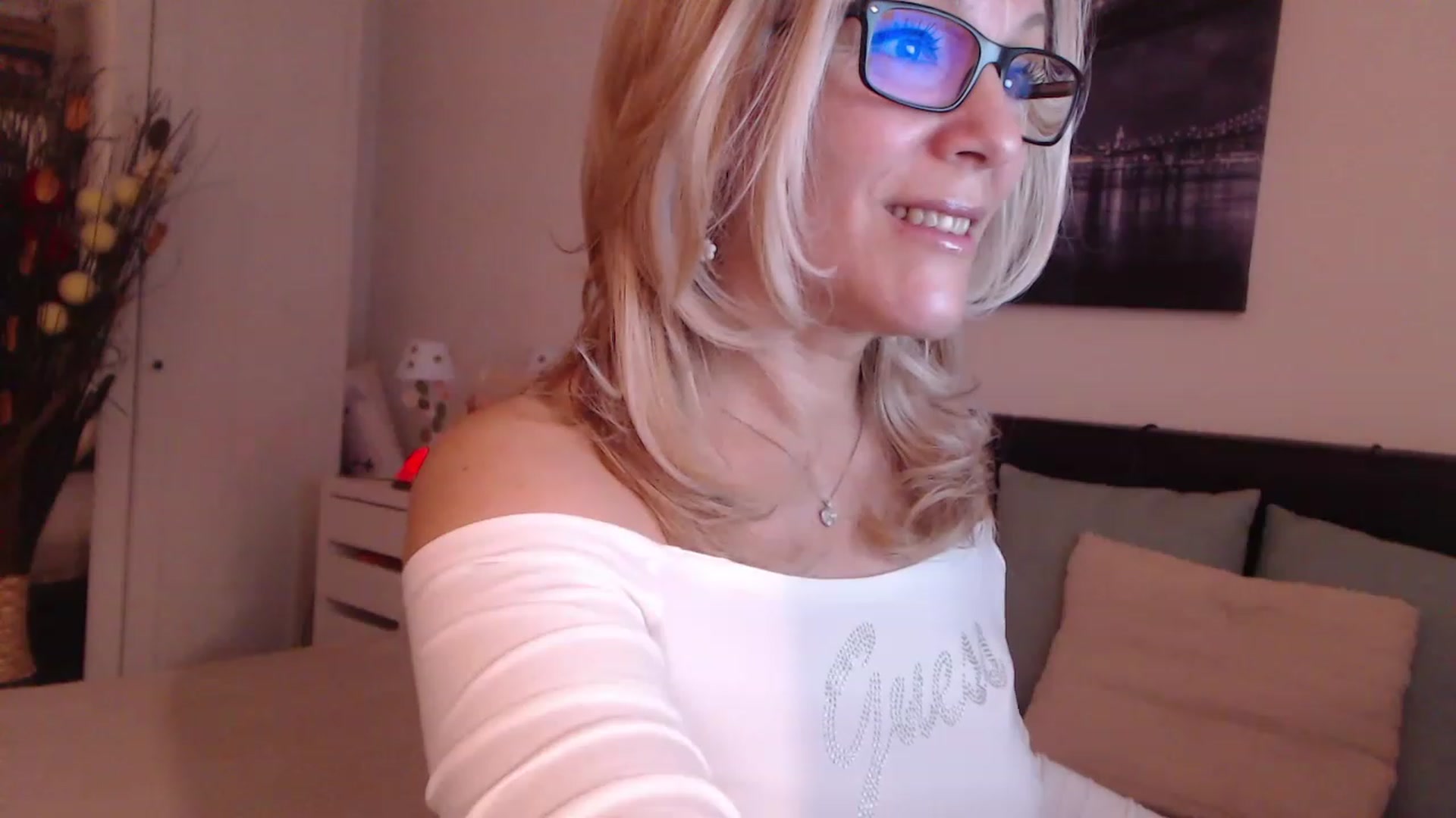 Gallery image thumbnail from Reeya71's myfreecams stream on, 12/12/2022, 03:16 image 9 of 20