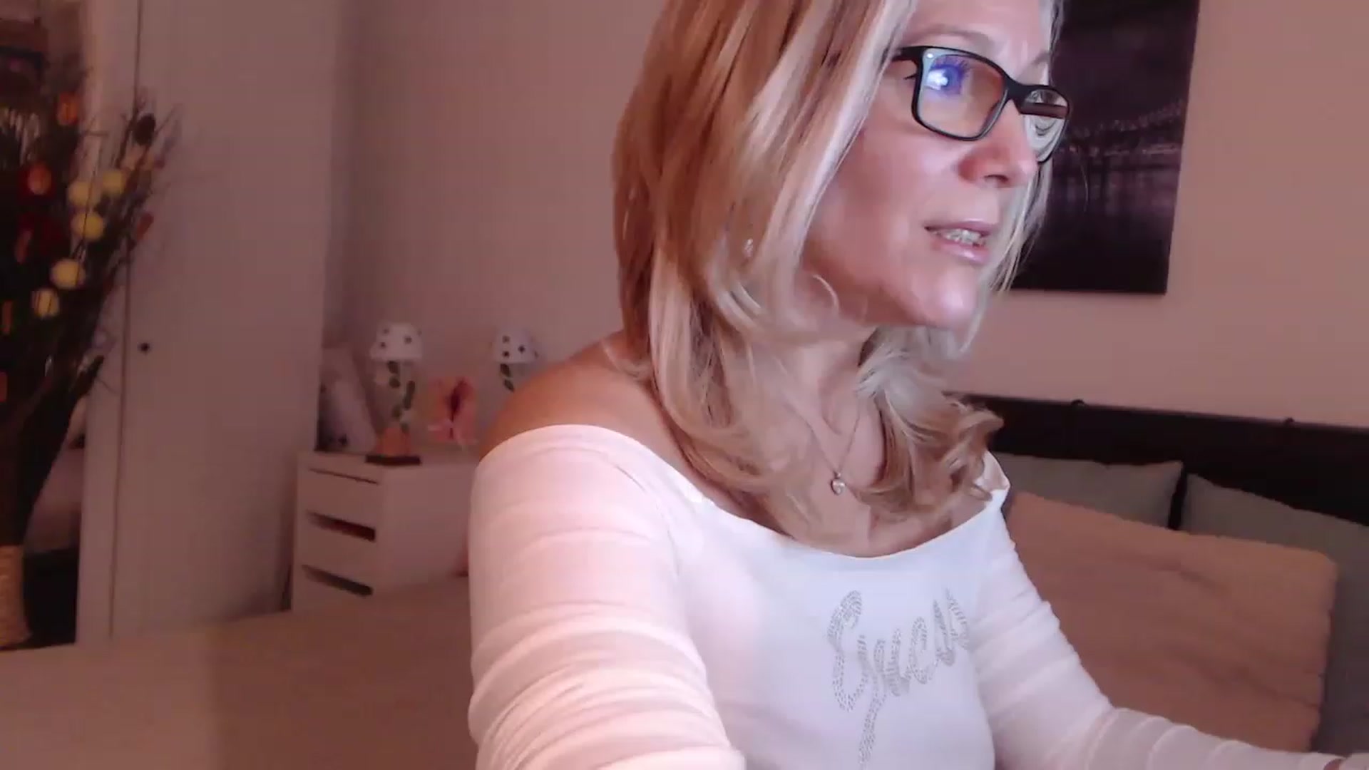 Gallery image thumbnail from Reeya71's myfreecams stream on, 12/12/2022, 04:05 image 2 of 20