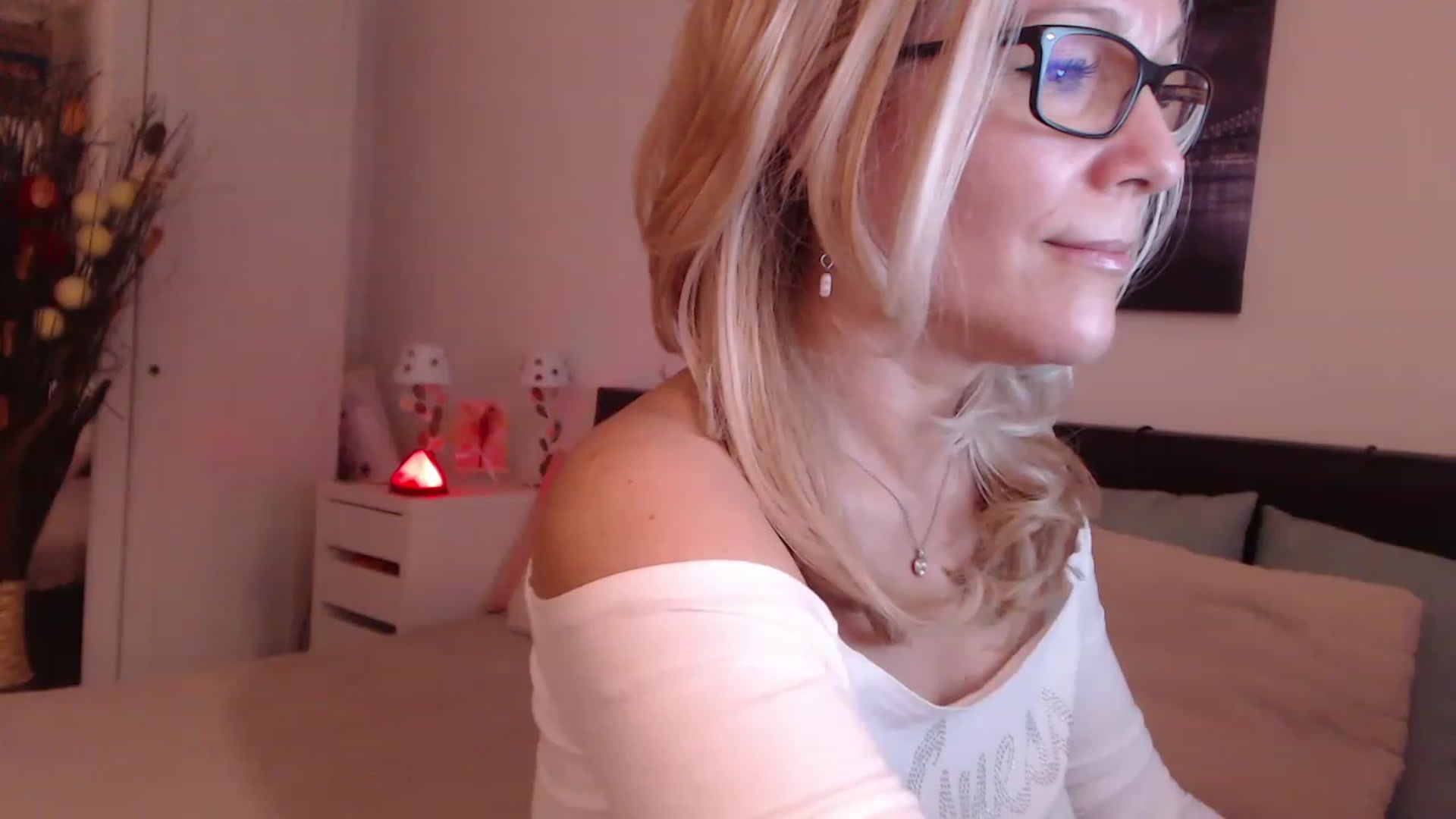 Gallery image thumbnail from Reeya71's myfreecams stream on, 12/12/2022, 04:05 image 17 of 20