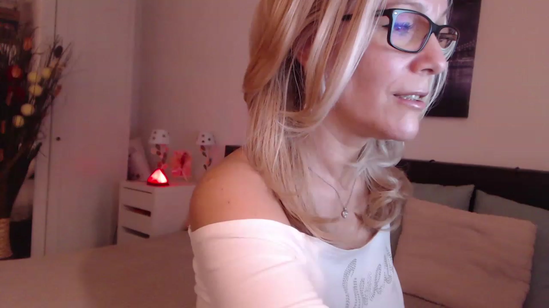 Gallery image thumbnail from Reeya71's myfreecams stream on, 12/12/2022, 04:05 image 20 of 20