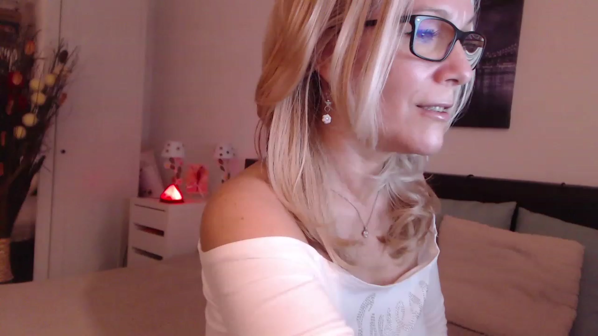 Gallery image thumbnail from Reeya71's myfreecams stream on, 12/12/2022, 04:05 image 19 of 20