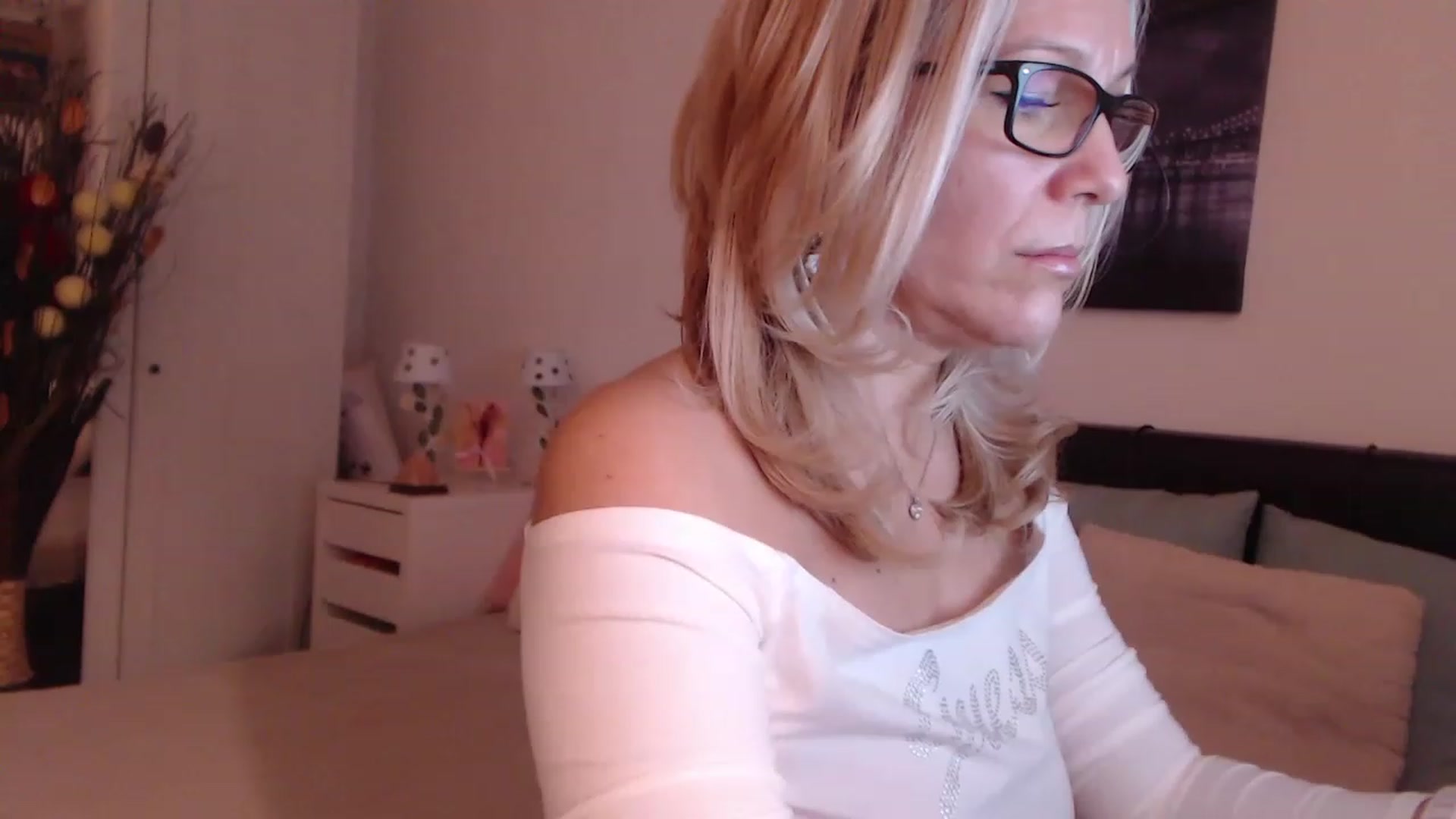 Gallery image thumbnail from Reeya71's myfreecams stream on, 12/12/2022, 04:05 image 3 of 20