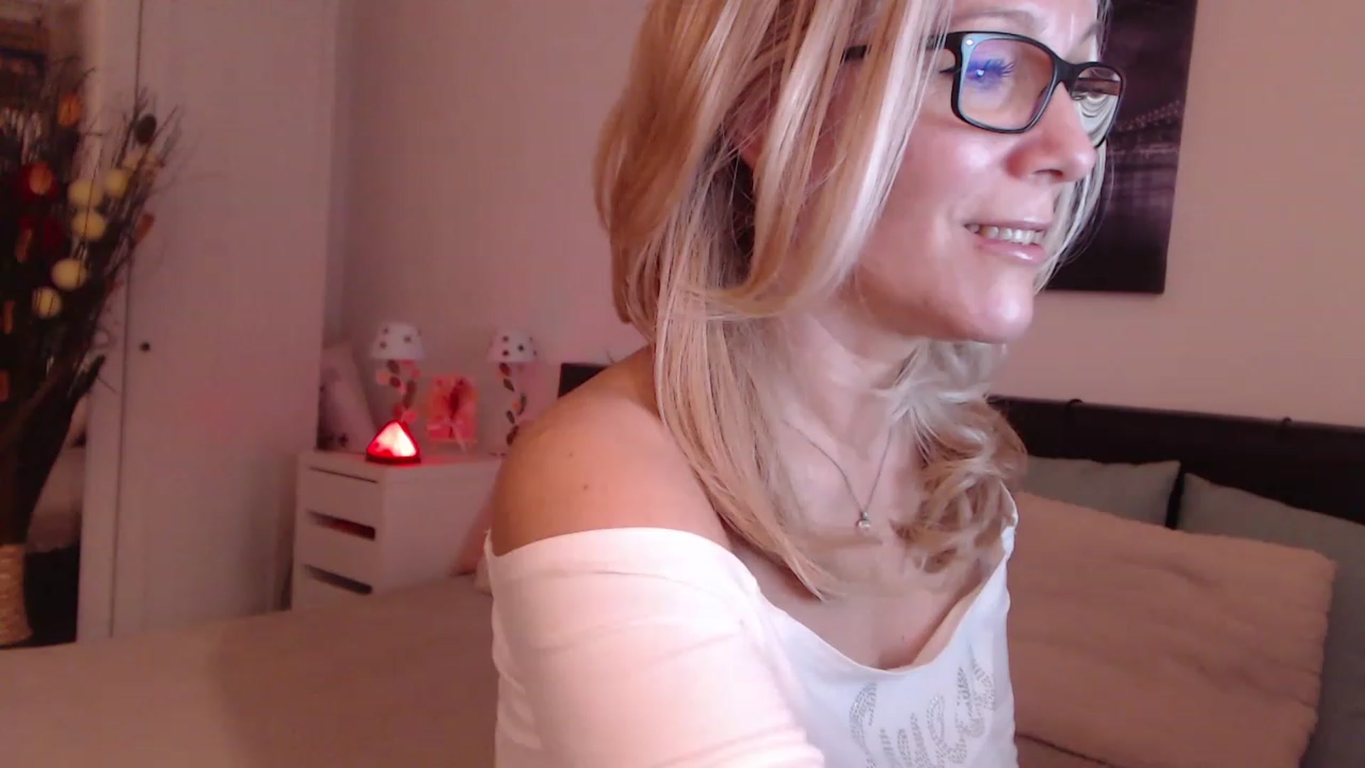 Gallery image thumbnail from Reeya71's myfreecams stream on, 12/12/2022, 04:05 image 18 of 20