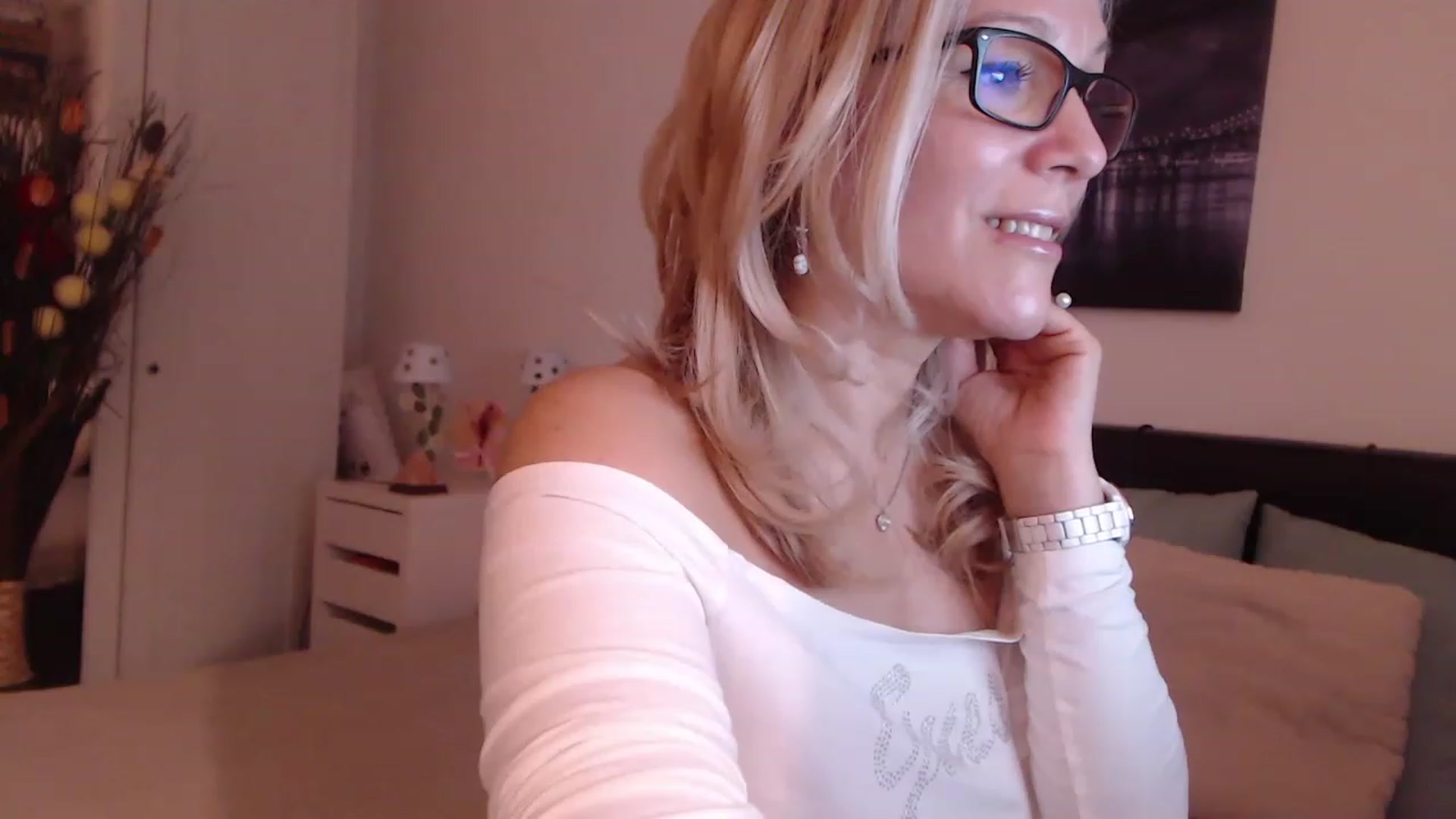 Gallery image thumbnail from Reeya71's myfreecams stream on, 12/12/2022, 04:05 image 12 of 20