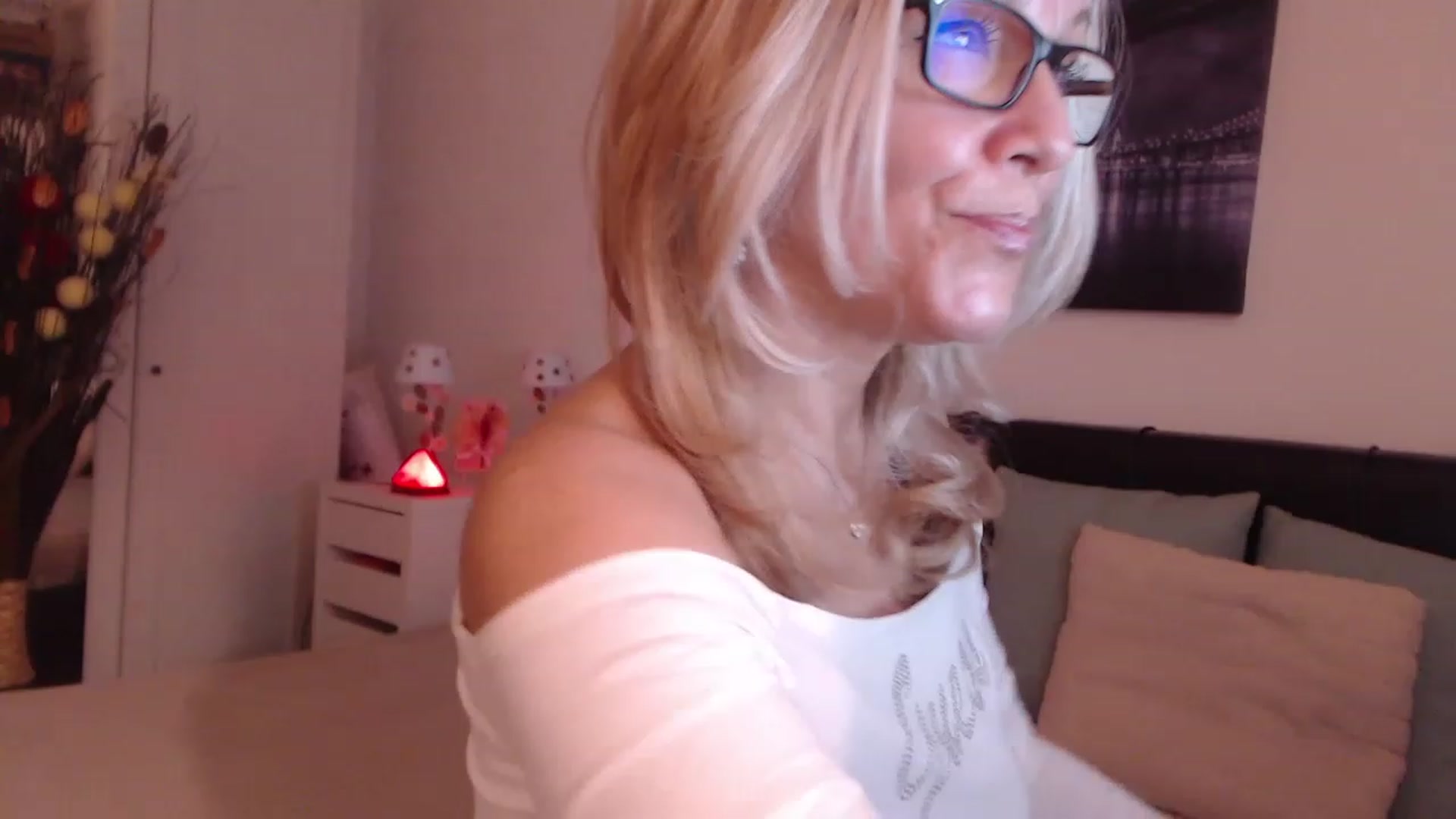 Gallery image thumbnail from Reeya71's myfreecams stream on, 12/12/2022, 05:20 image 1 of 20