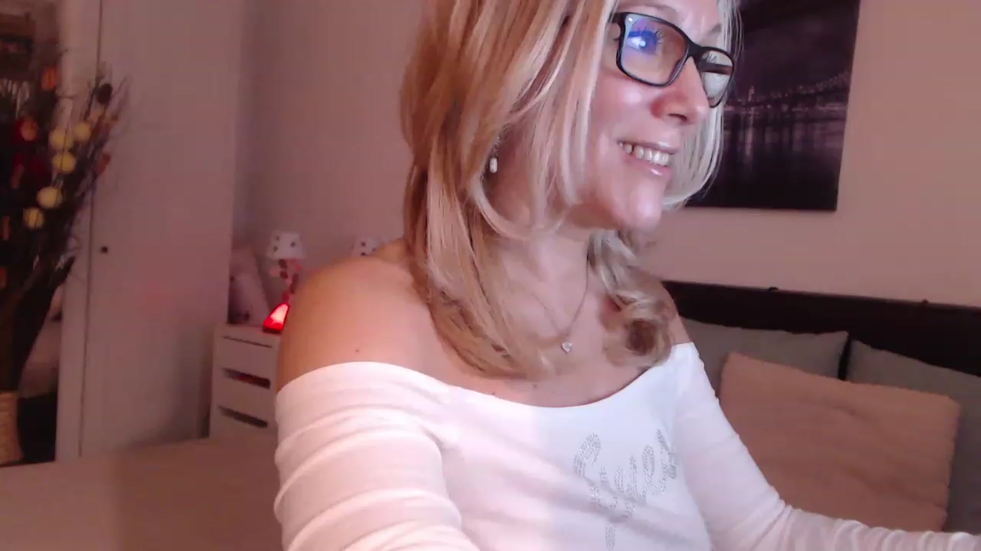 Gallery image thumbnail from Reeya71's myfreecams stream on, 12/12/2022, 05:20 image 15 of 20