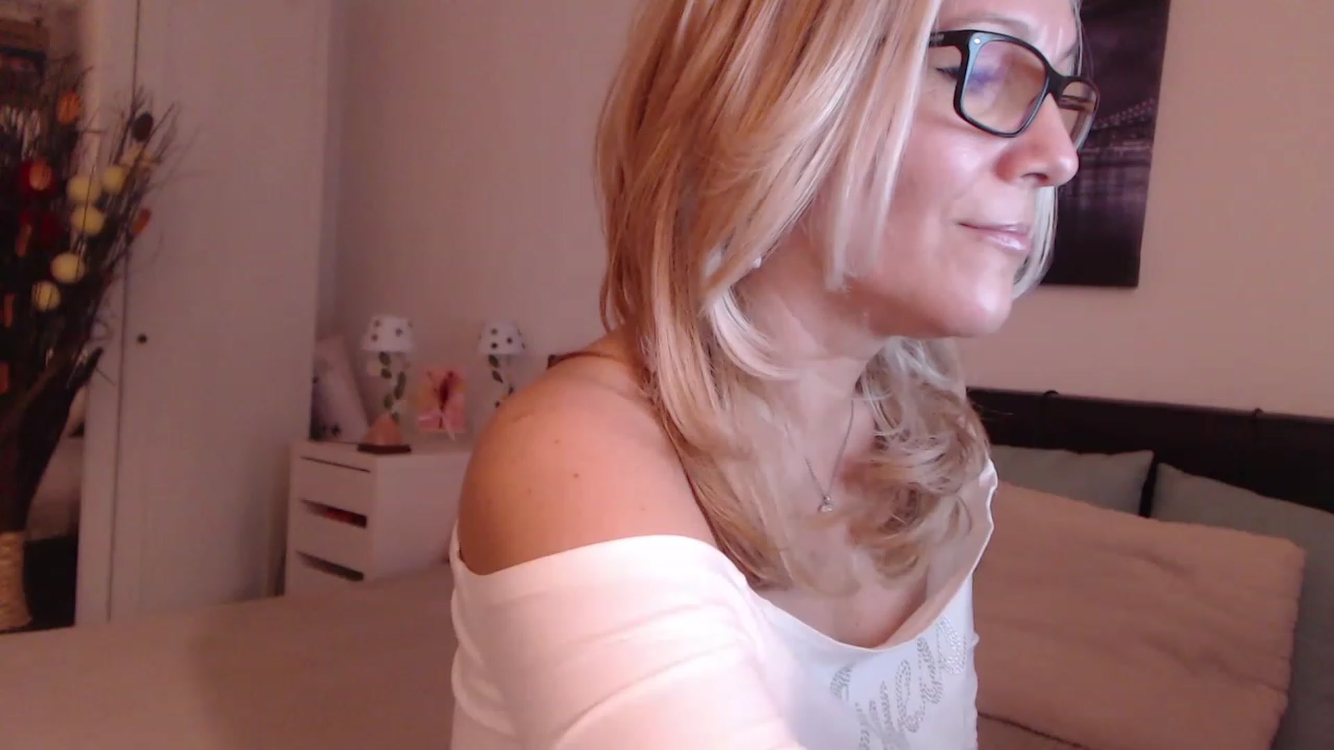 Gallery image thumbnail from Reeya71's myfreecams stream on, 12/12/2022, 05:20 image 5 of 20