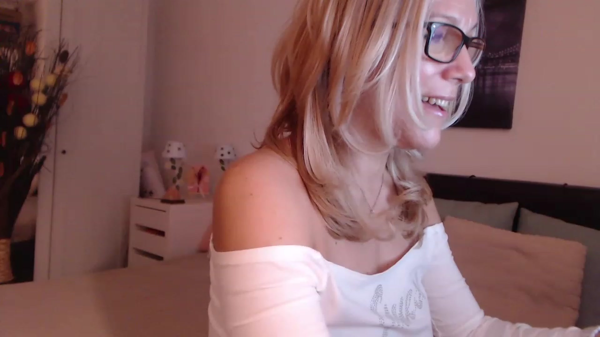 Gallery image thumbnail from Reeya71's myfreecams stream on, 12/12/2022, 05:20 image 16 of 20