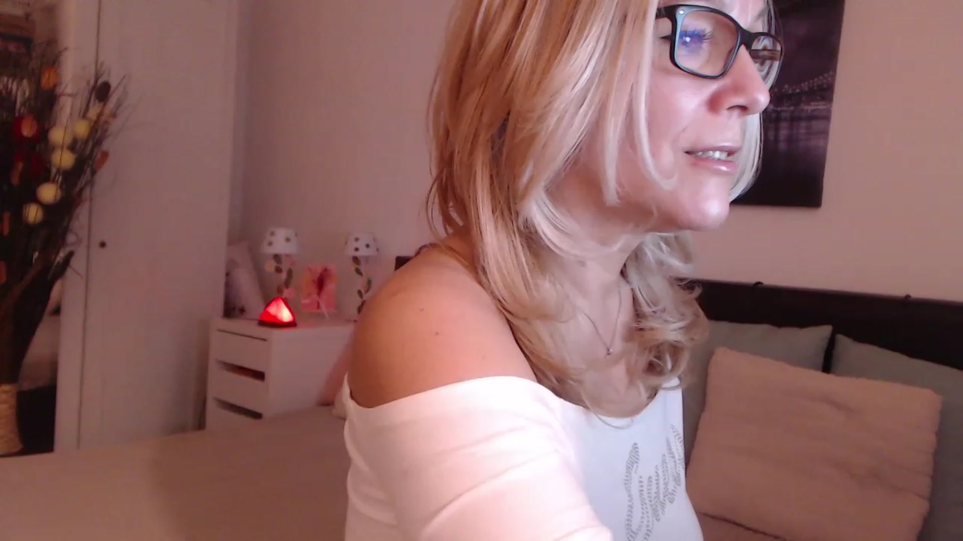 Gallery image thumbnail from Reeya71's myfreecams stream on, 12/12/2022, 05:20 image 4 of 20