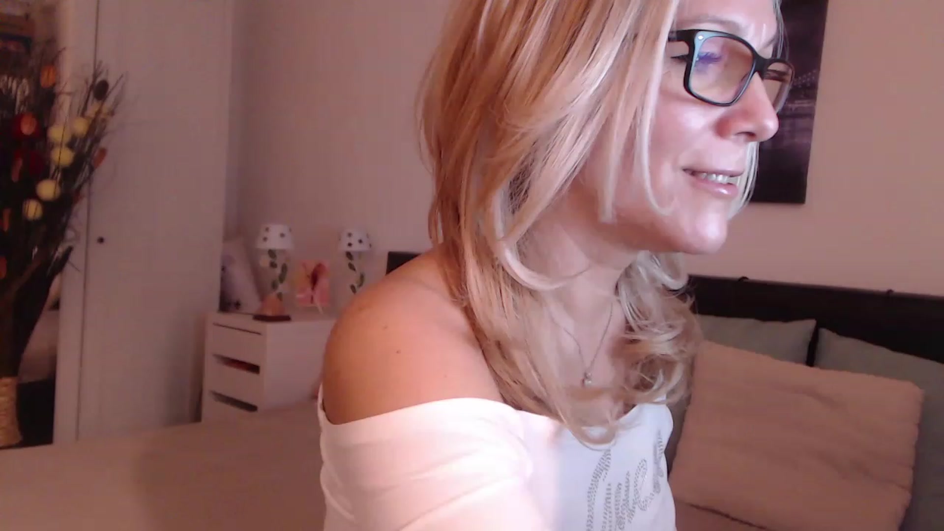 Gallery image thumbnail from Reeya71's myfreecams stream on, 12/12/2022, 05:20 image 7 of 20