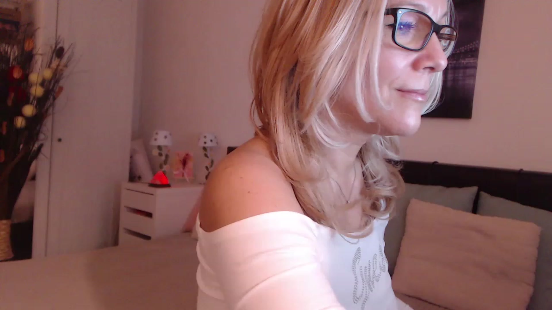Gallery image thumbnail from Reeya71's myfreecams stream on, 12/12/2022, 05:20 image 2 of 20