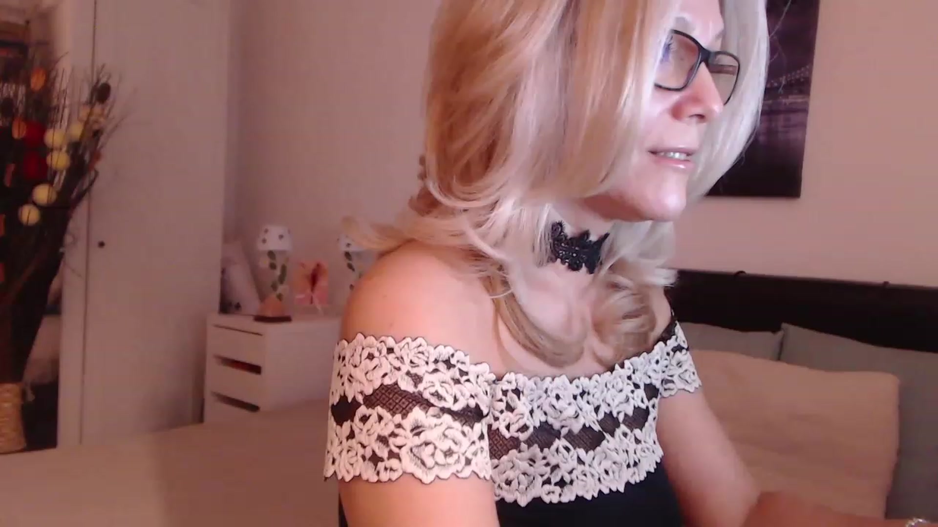 Gallery image thumbnail from Reeya71's myfreecams stream on, 12/13/2022, 01:48 image 14 of 20