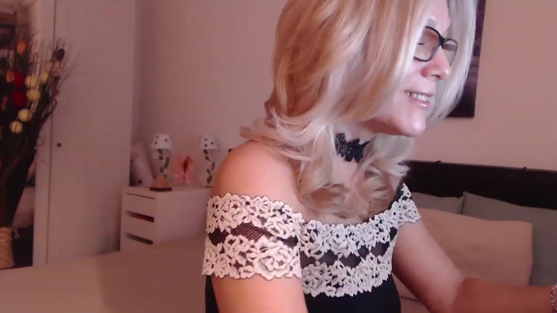 Gallery image thumbnail from Reeya71's myfreecams stream on, 12/13/2022, 01:48 image 7 of 20