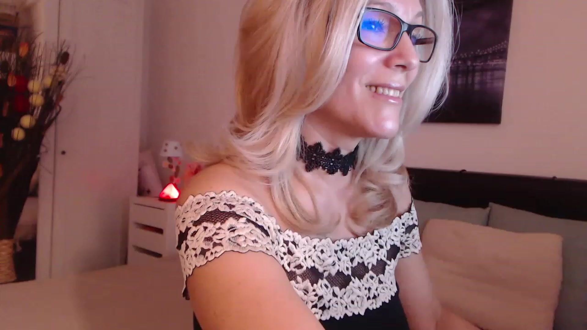 Gallery image thumbnail from Reeya71's myfreecams stream on, 12/13/2022, 01:48 image 17 of 20
