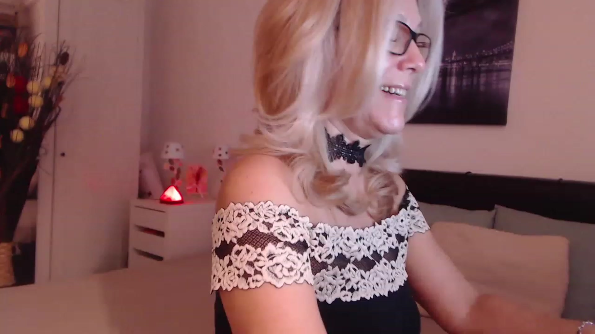 Gallery image thumbnail from Reeya71's myfreecams stream on, 12/13/2022, 01:48 image 8 of 20