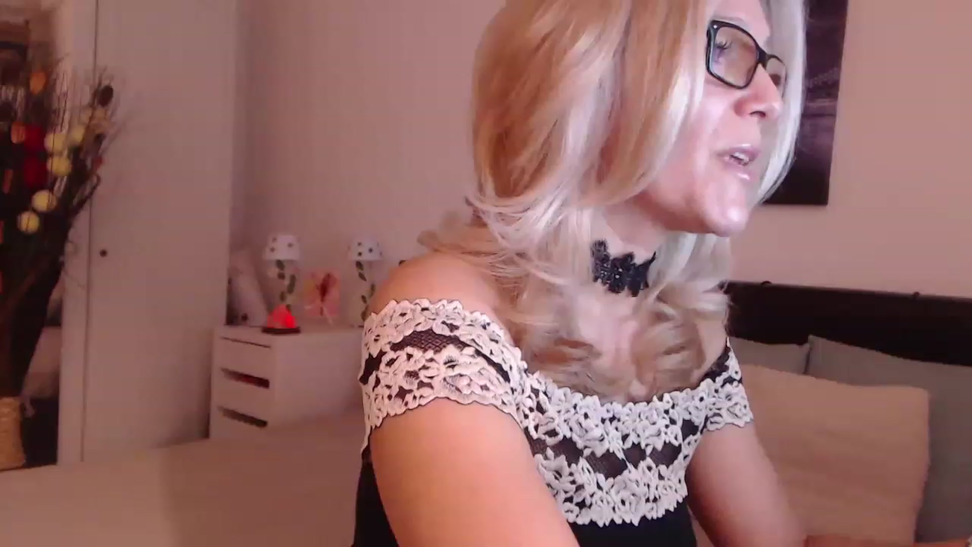 Gallery image thumbnail from Reeya71's myfreecams stream on, 12/13/2022, 01:48 image 11 of 20