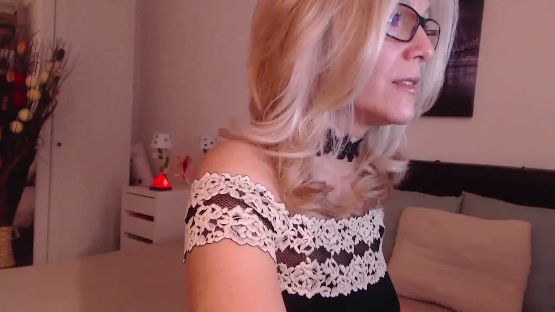 Gallery image thumbnail from Reeya71's myfreecams stream on, 12/13/2022, 01:48 image 1 of 20